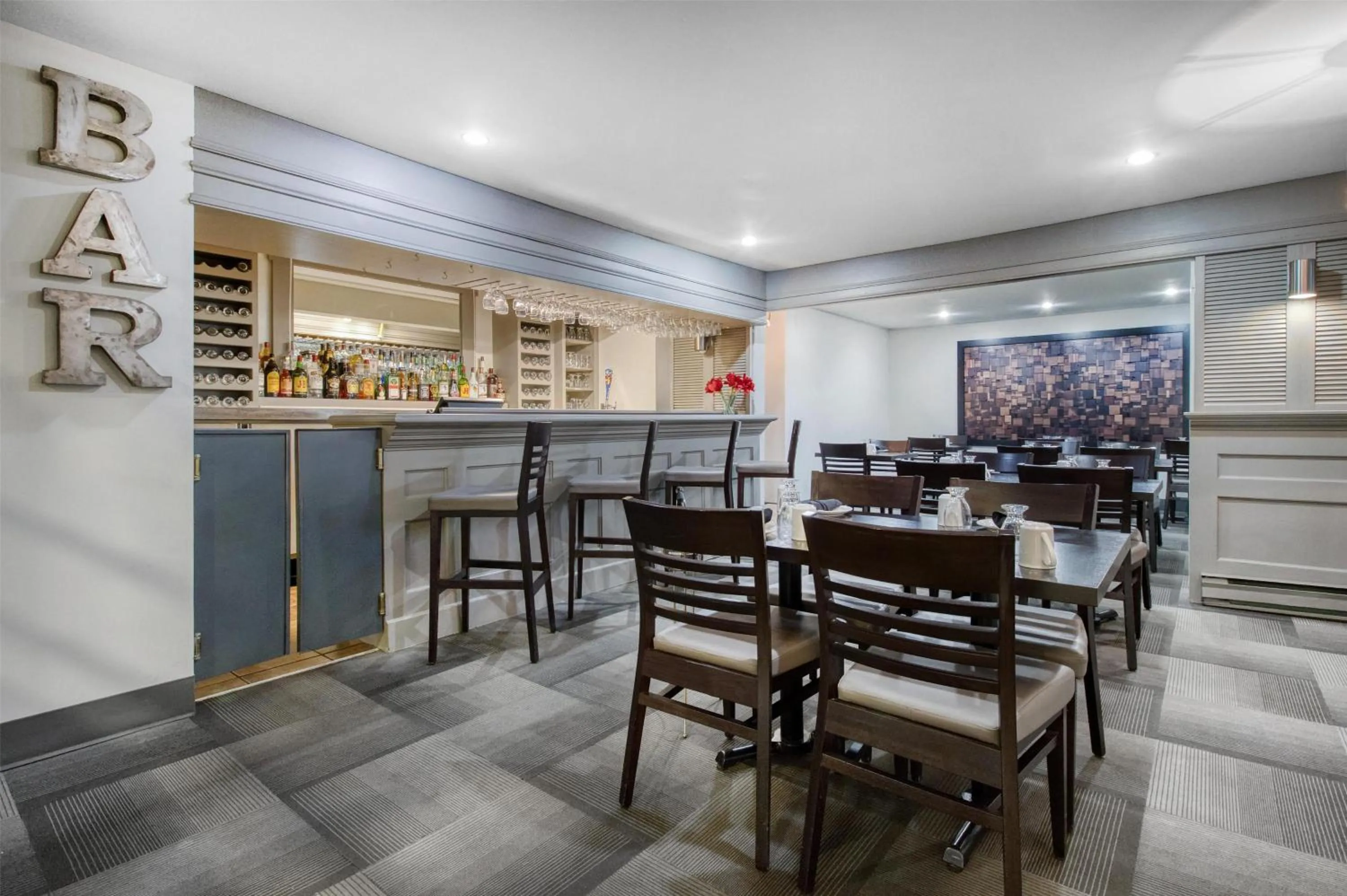 Lounge or bar in Dannys Suites, SureStay Collection by Best Western