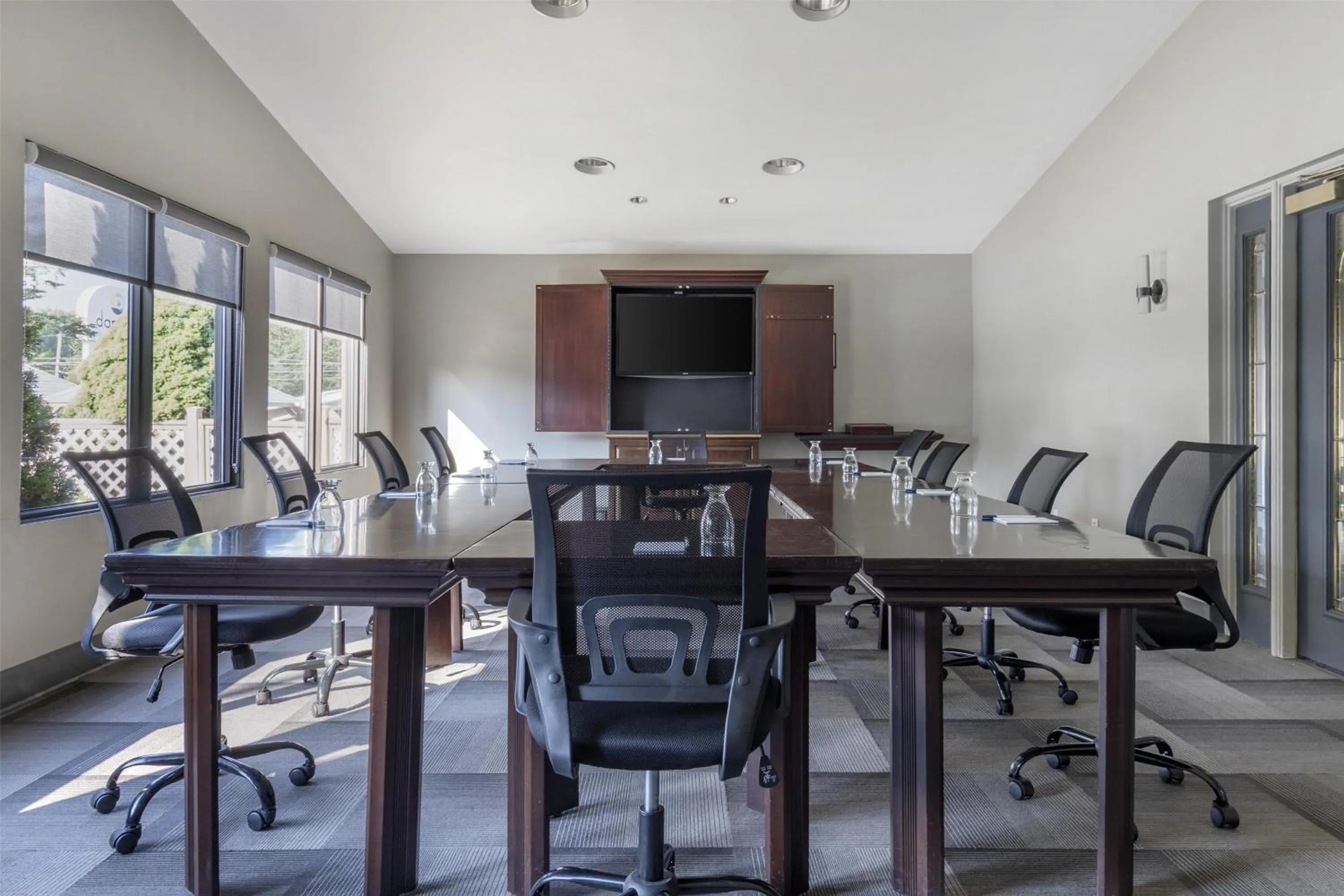 Meeting/conference room in Dannys Suites, SureStay Collection by Best Western