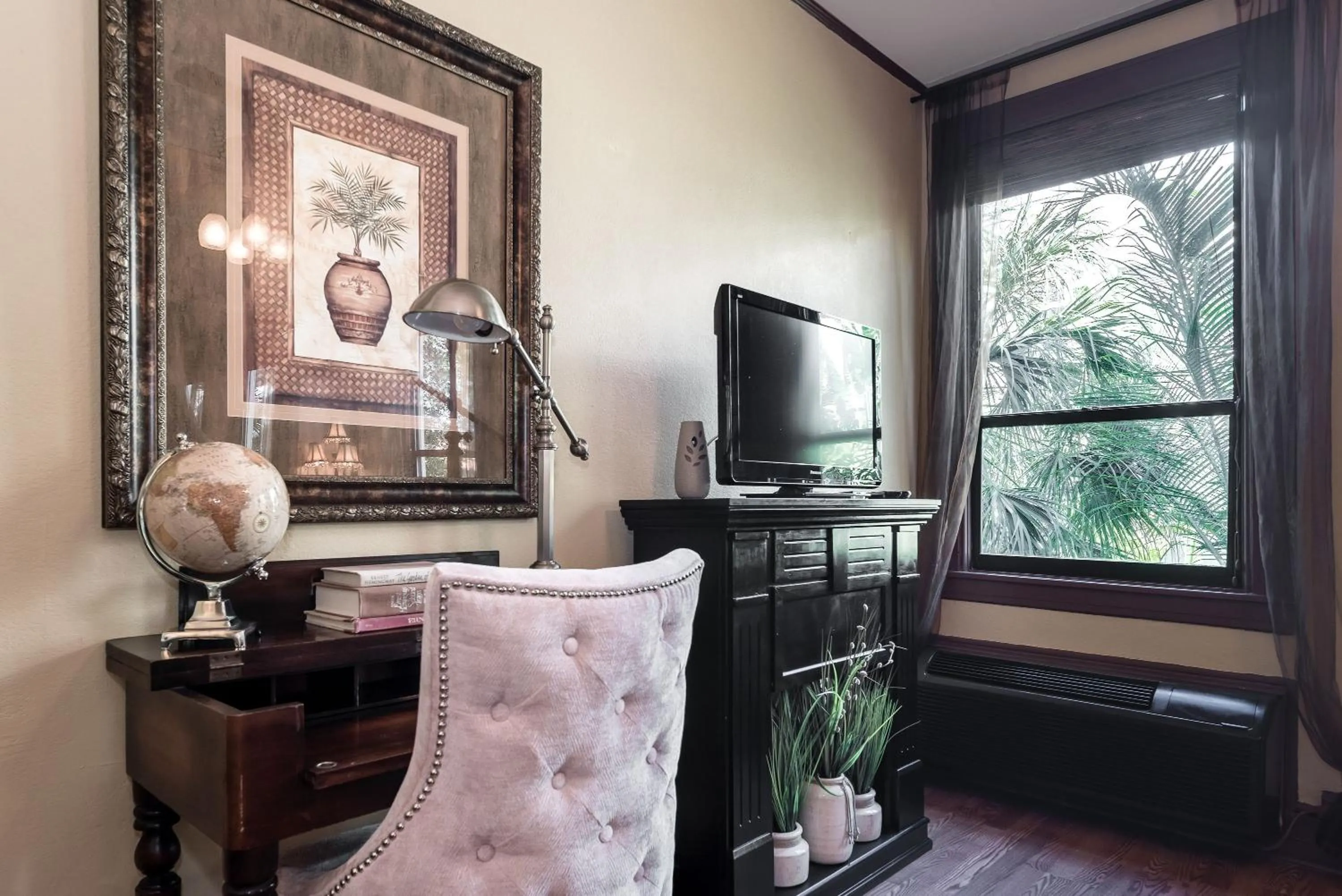 Hemingway Suites at Palm Beach Hotel Island