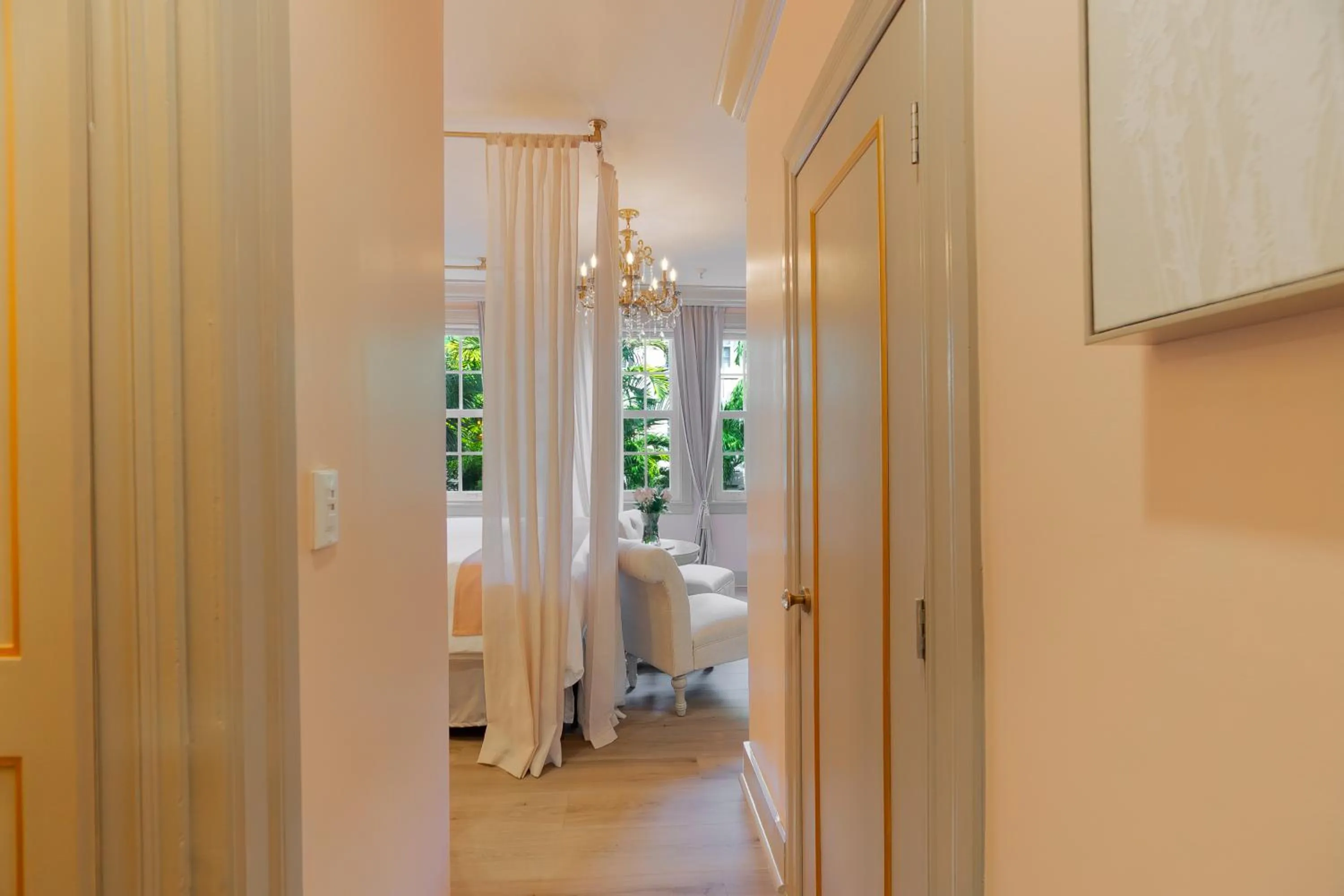 Hemingway Suites at Palm Beach Hotel Island