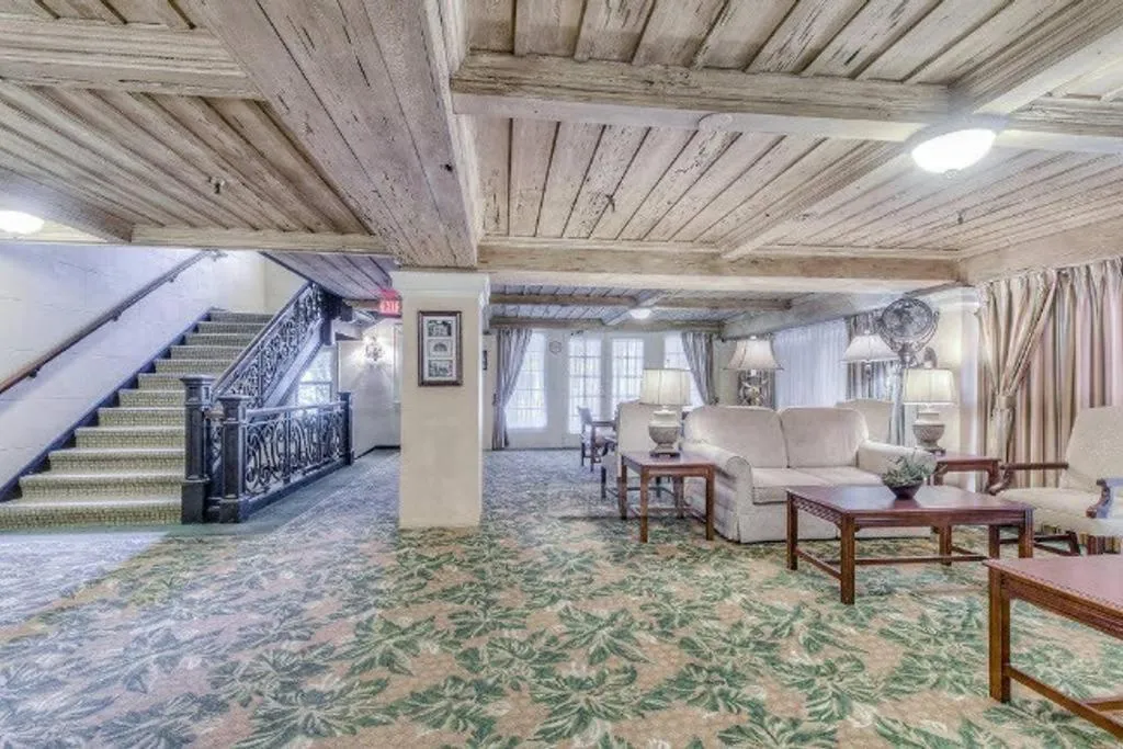 Library in Hemingway Suites at Palm Beach Hotel Island