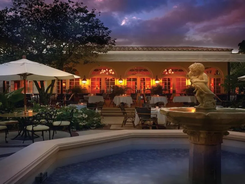 Restaurant/places to eat in Hemingway Suites at Palm Beach Hotel Island