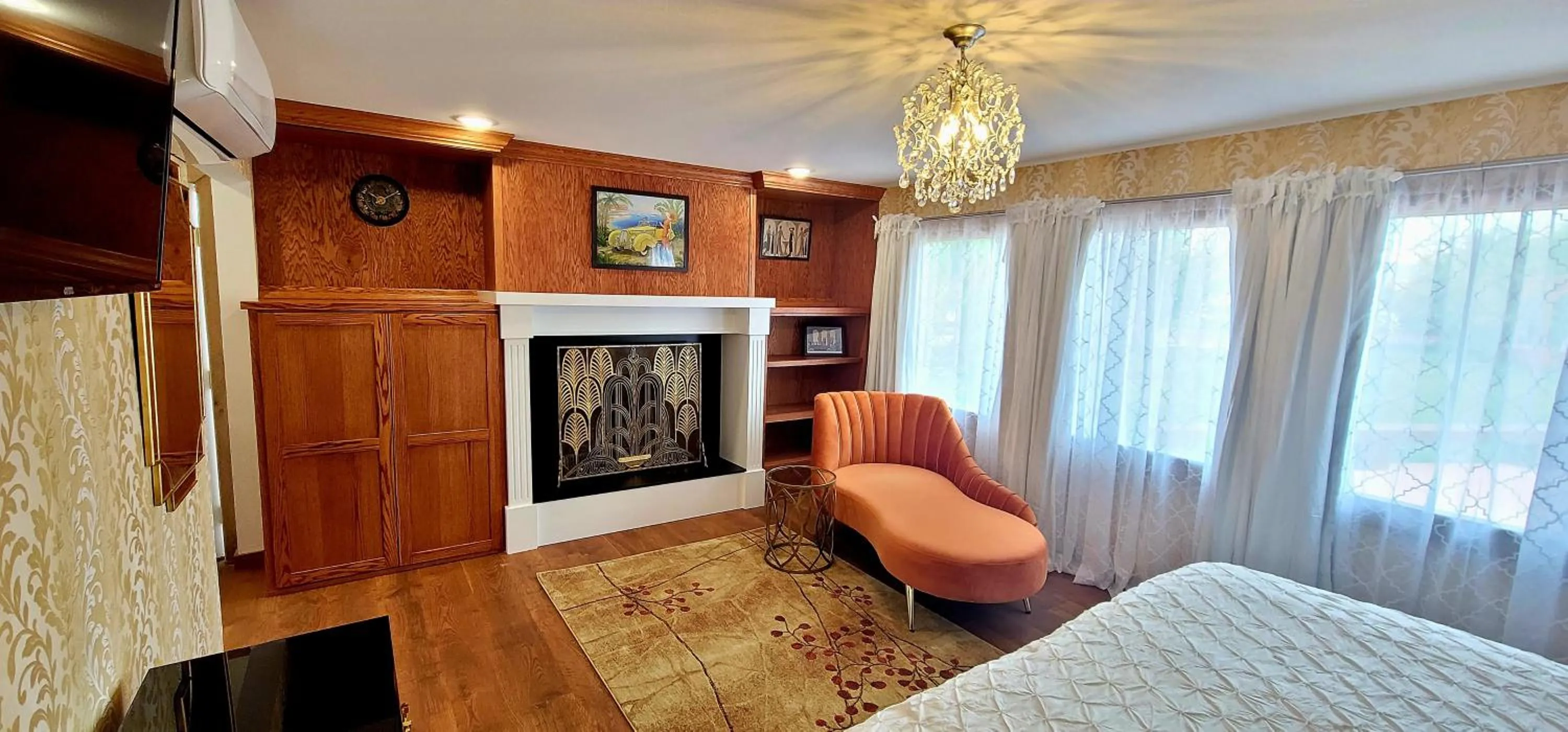 Photo of the whole room in Retro Inn at Mesa Verde