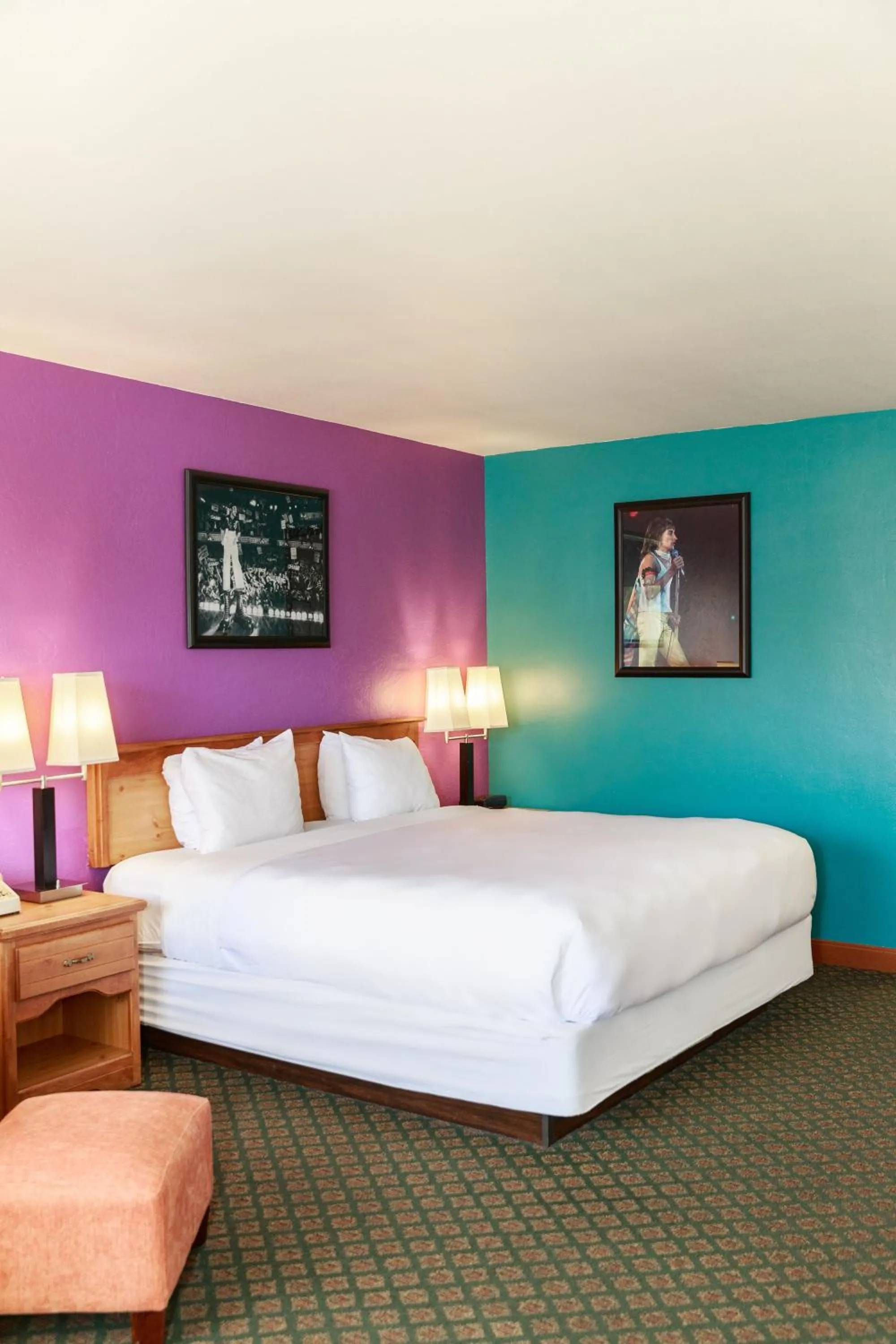 Bed in Retro Inn at Mesa Verde