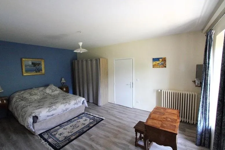 Photo of the whole room, Bed in Domaine Du Moulin Neuf