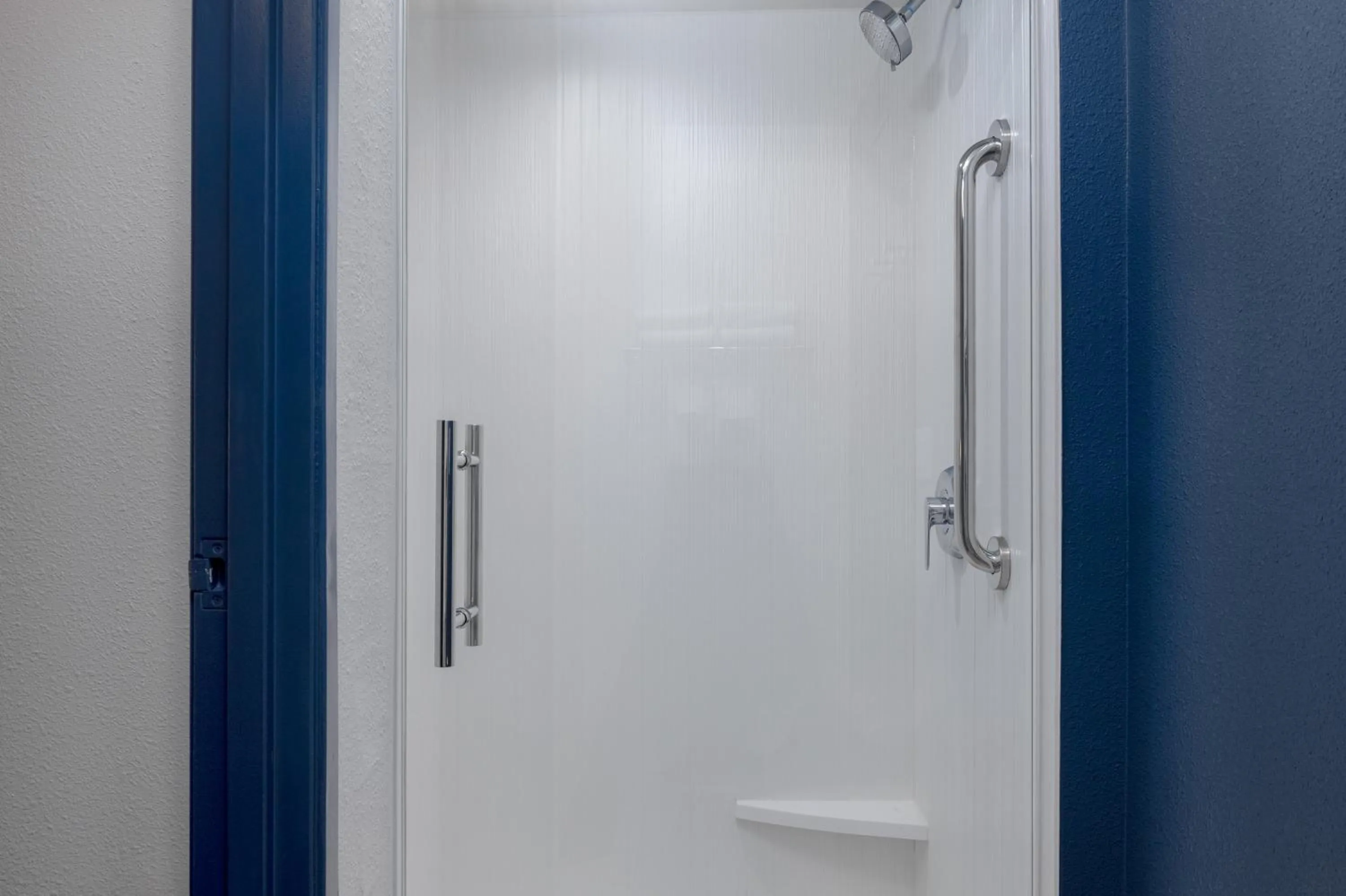 Shower in Quality Inn Bentonville-Rogers