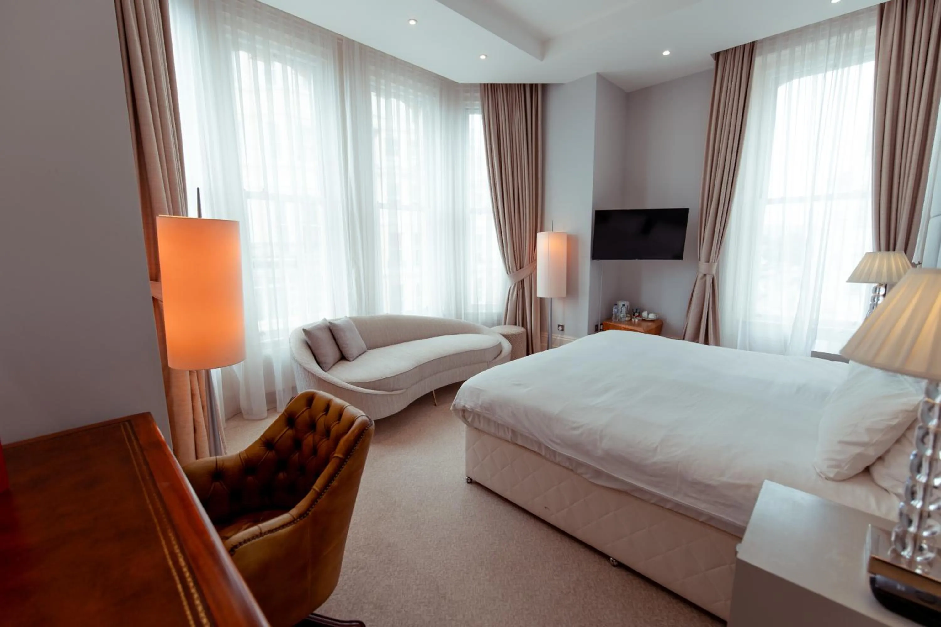 Bed in The Chatsworth Hotel