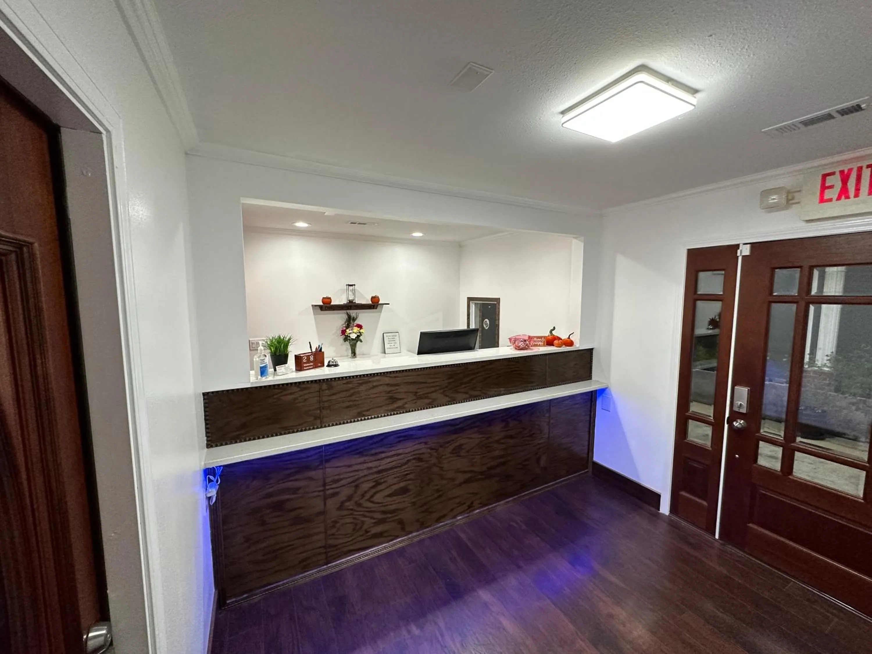 Lobby or reception in Razorback Inn