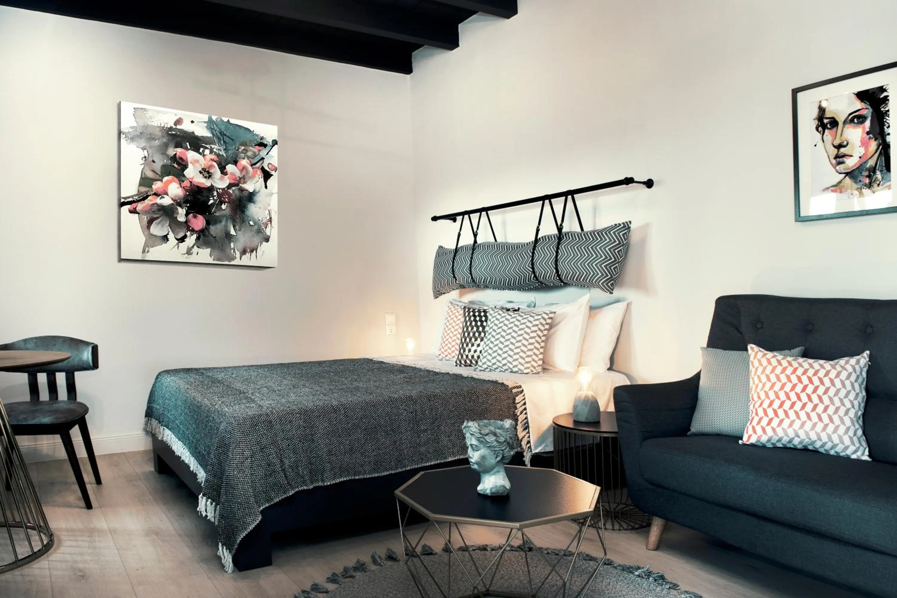 Photo of the whole room, Bed in Rocks Republic