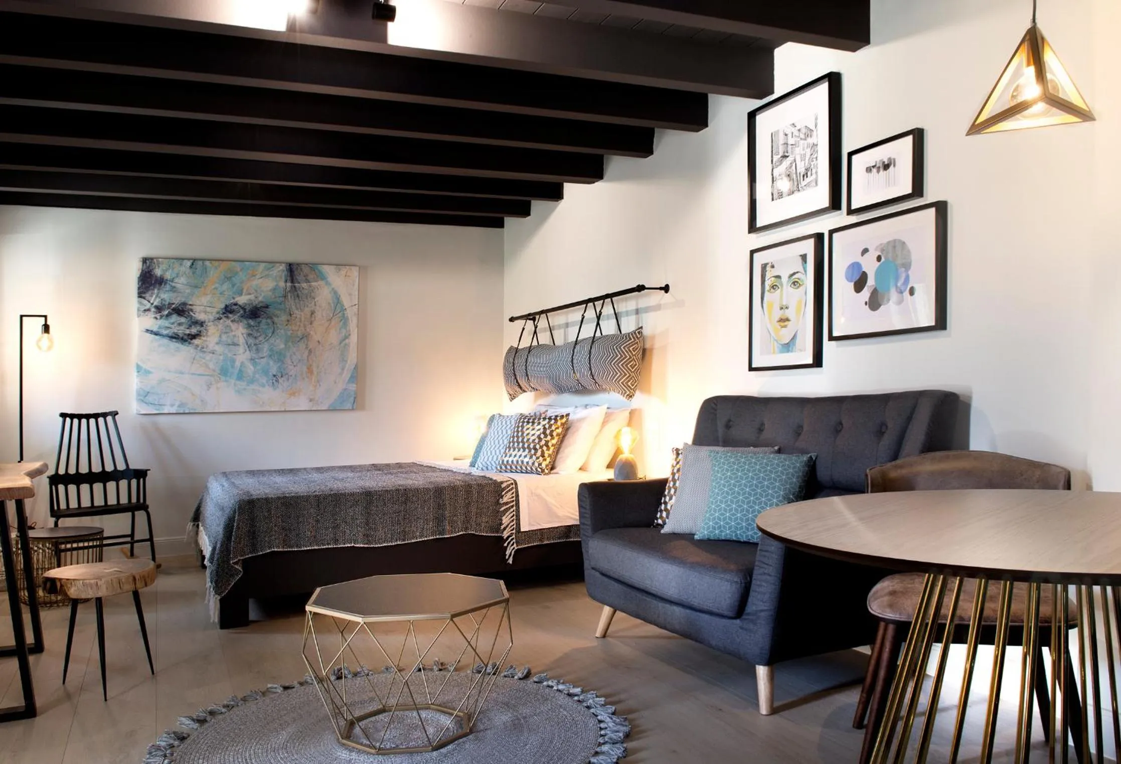 Living room, Bed in Rocks Republic