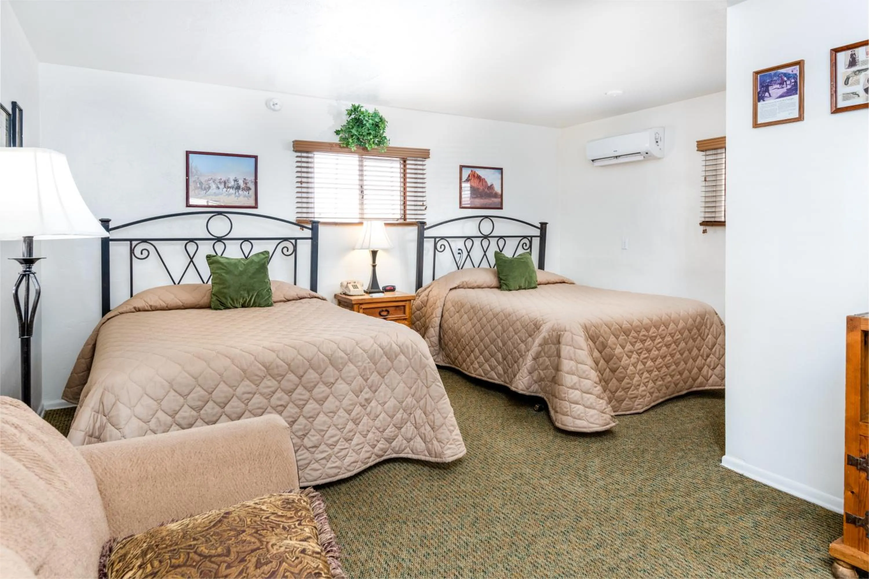 Queen Room with Two Queen Beds in Larian Motel