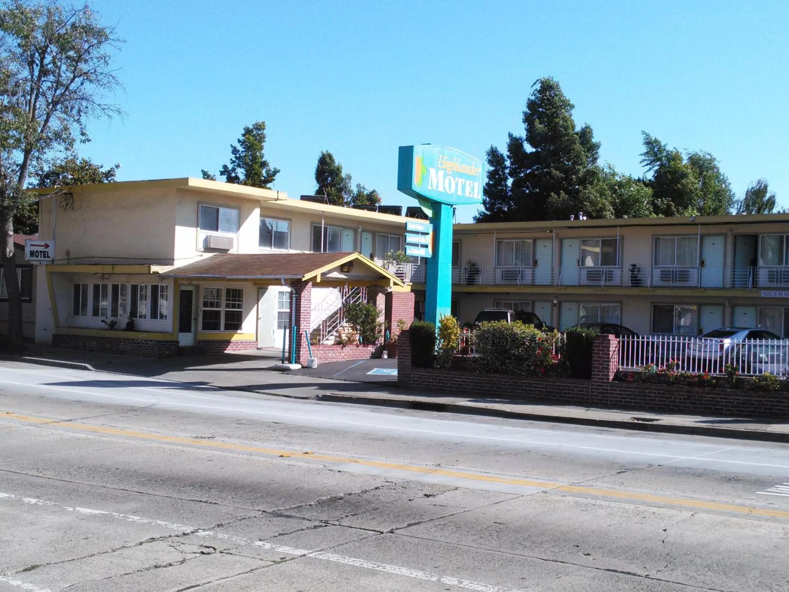 Property building in Highlander Motel