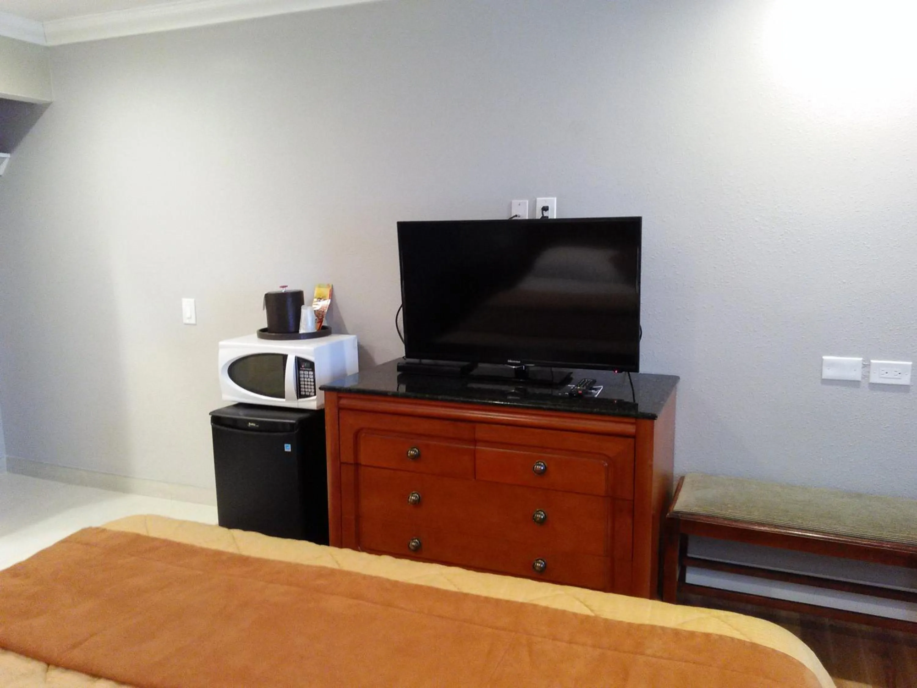 TV and multimedia, Bed in Highlander Motel