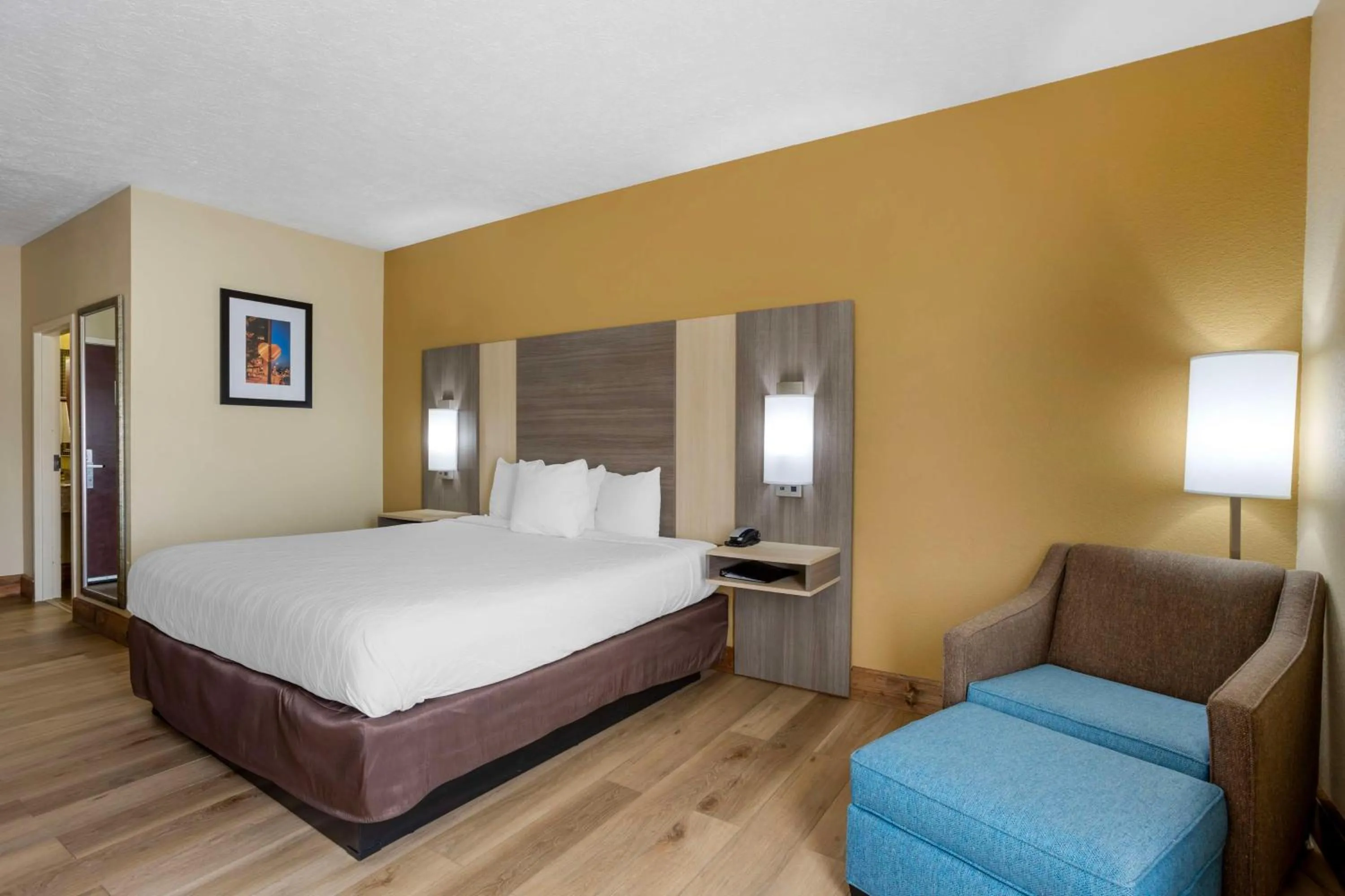 Bedroom, Bed in Best Western Plus Springfield Airport Inn