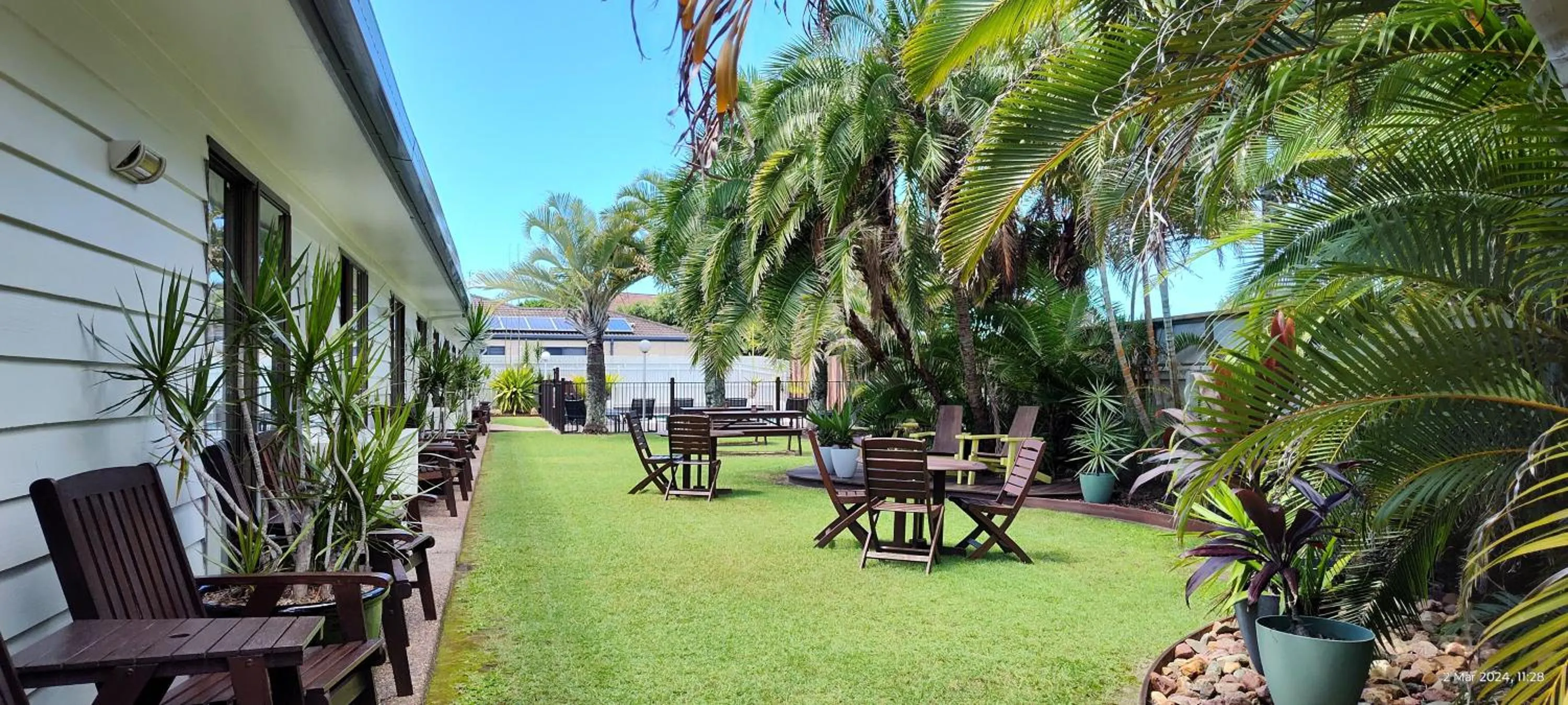 Inner courtyard view in Pacific Palms Motor Inn