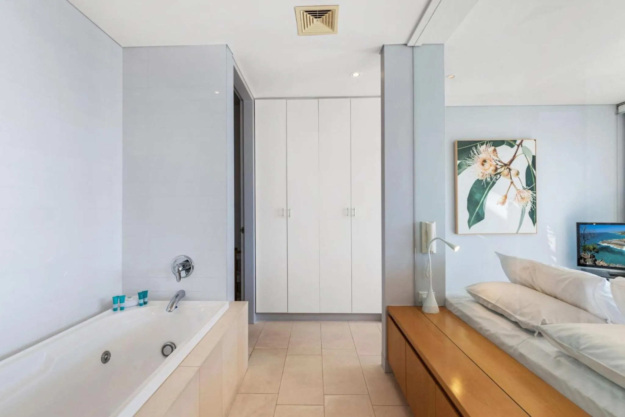 Bathroom, Bed in The Rise Noosa