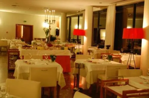 Restaurant/places to eat in Quinta do Louredo Hotel