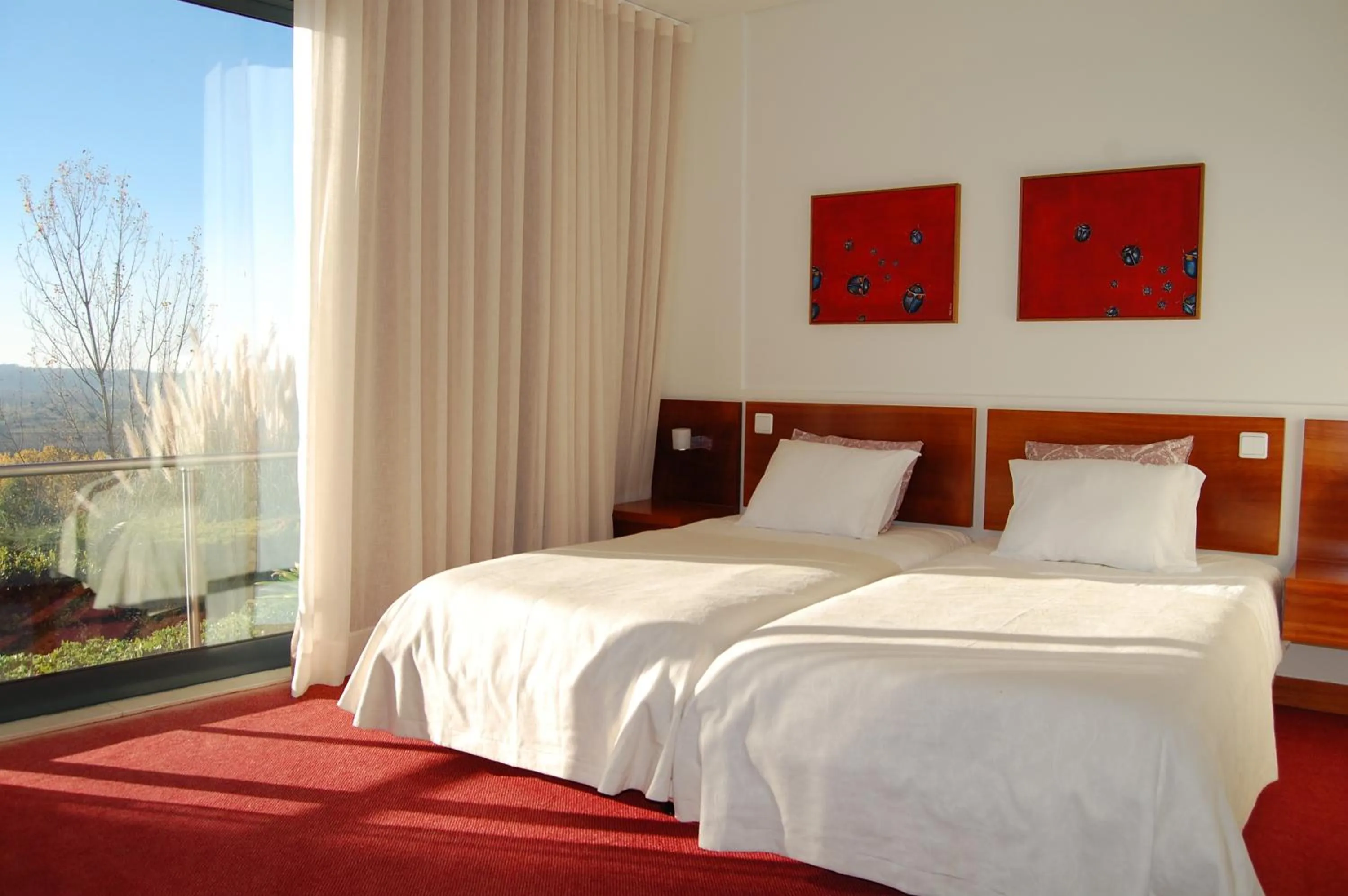 Lake view, Bed in Quinta do Louredo Hotel