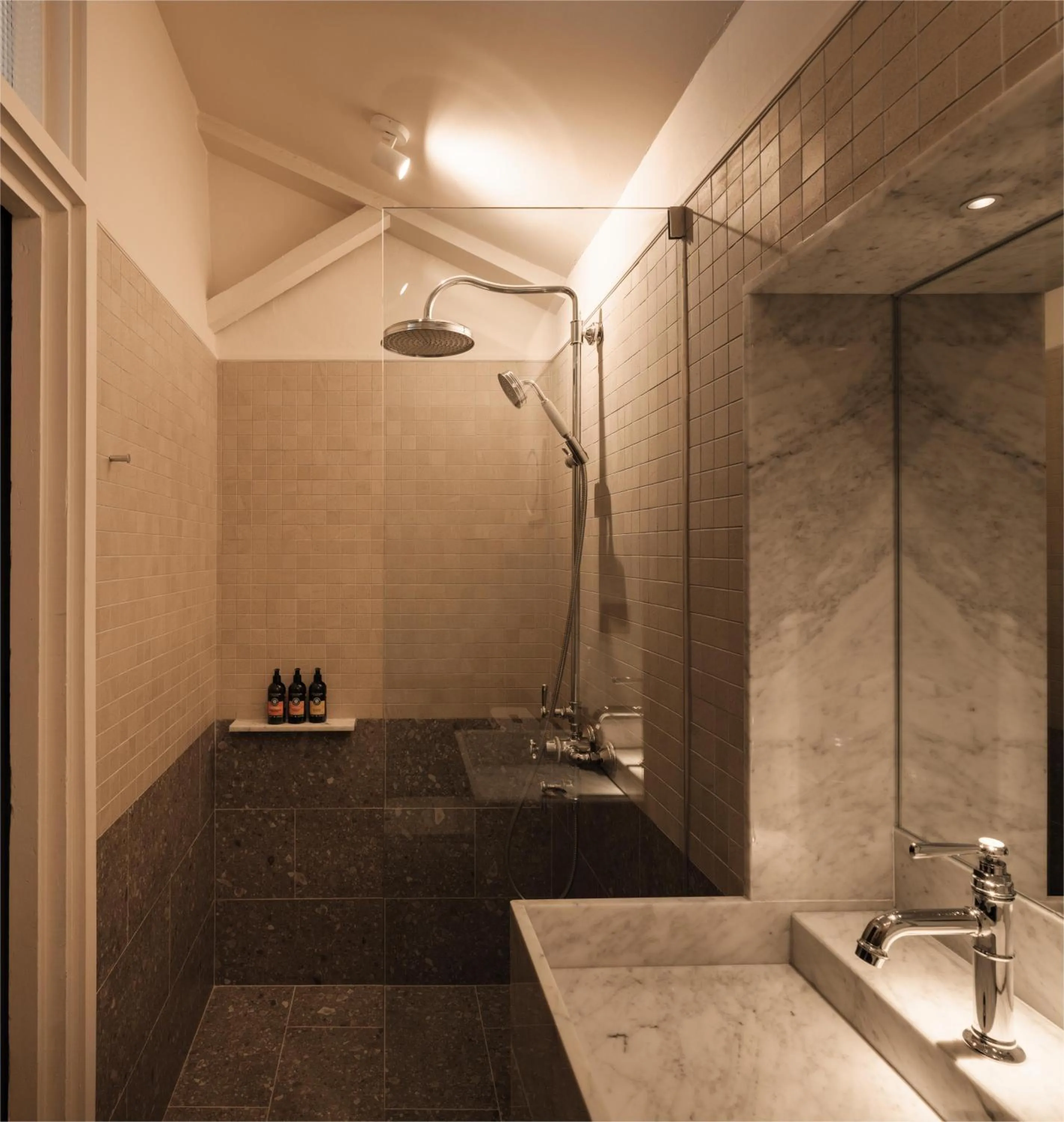 Shower in Noordin Mews