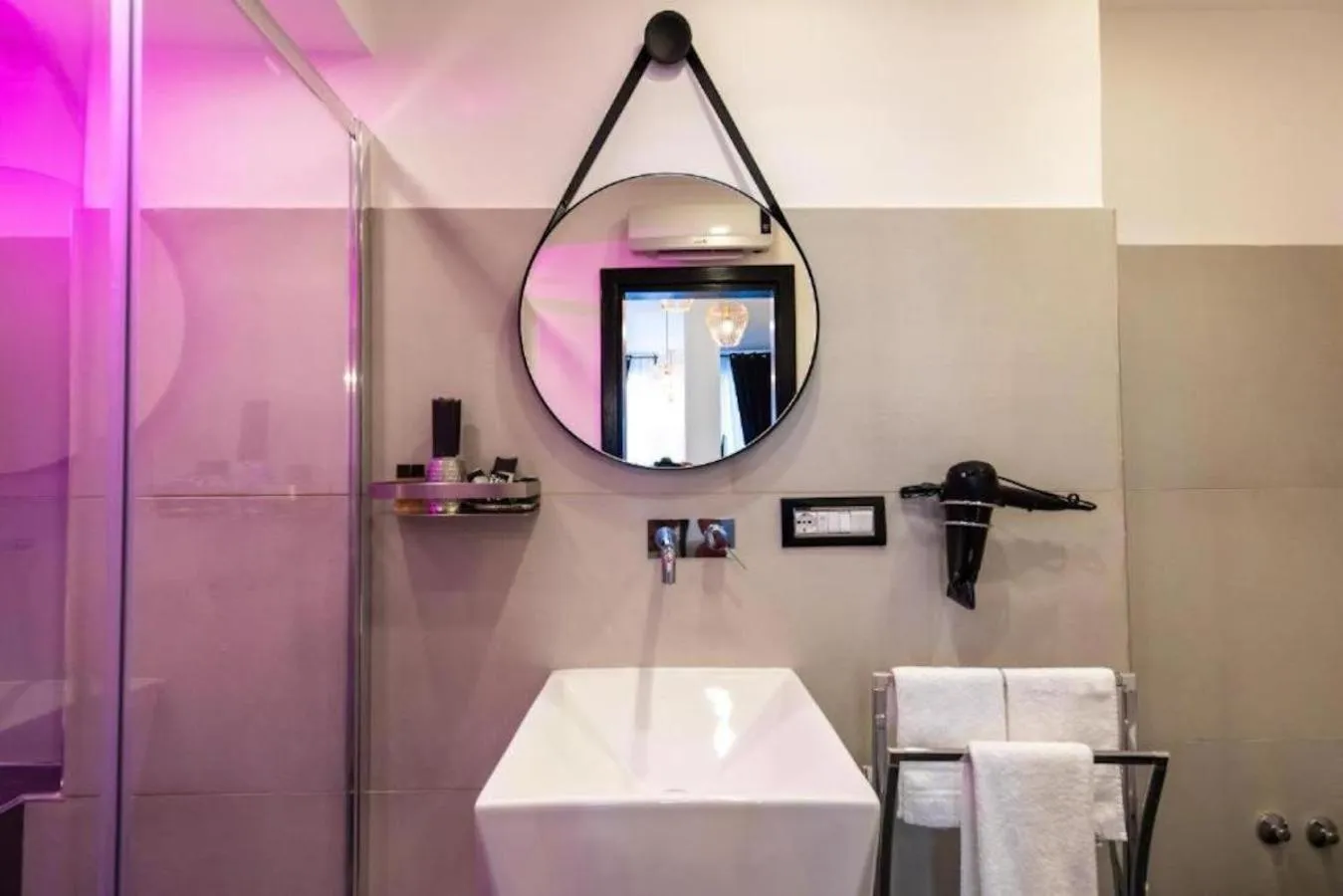 Bathroom in Tiffany & Babylon Luxury Stay