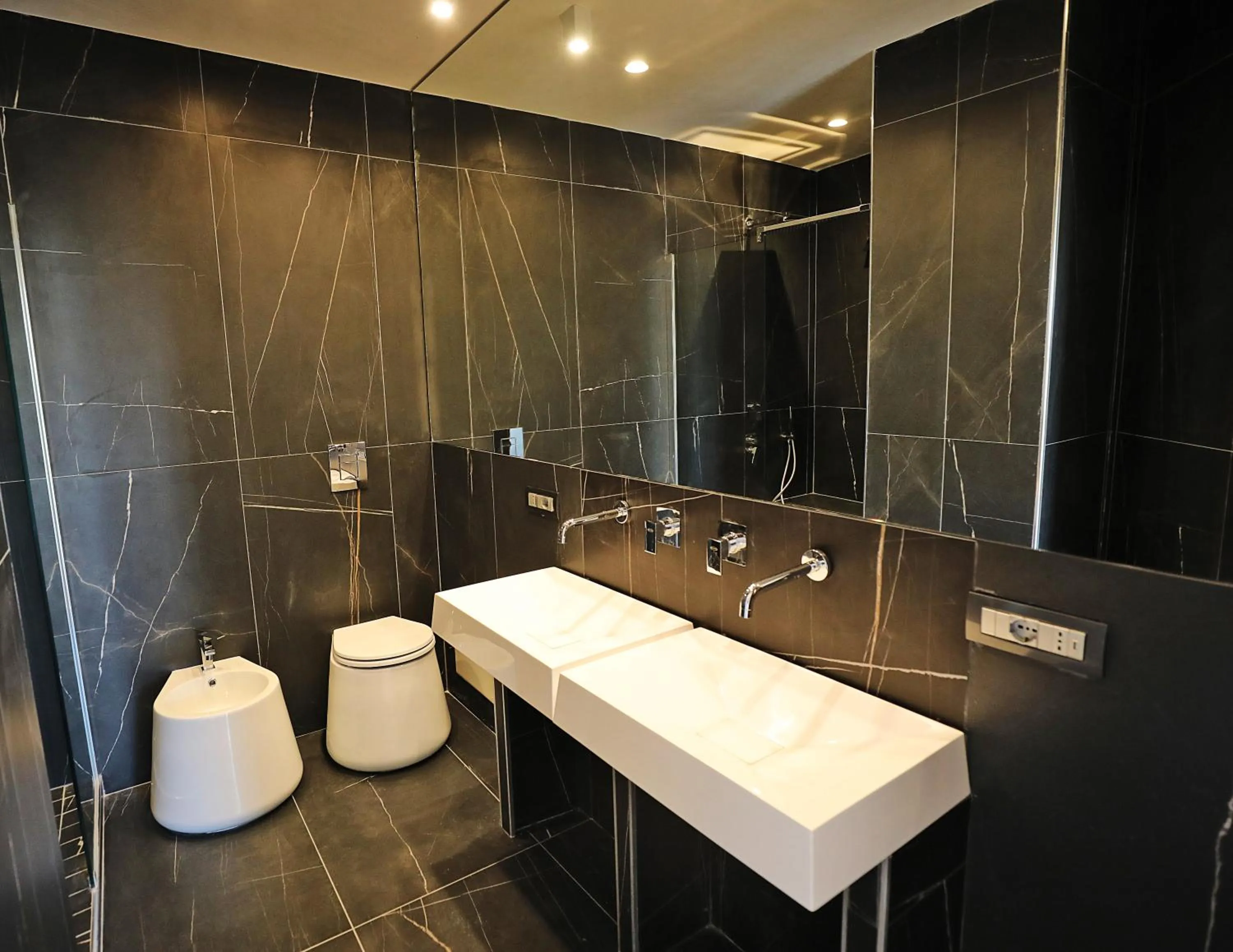 Bathroom in Tiffany & Babylon Luxury Stay