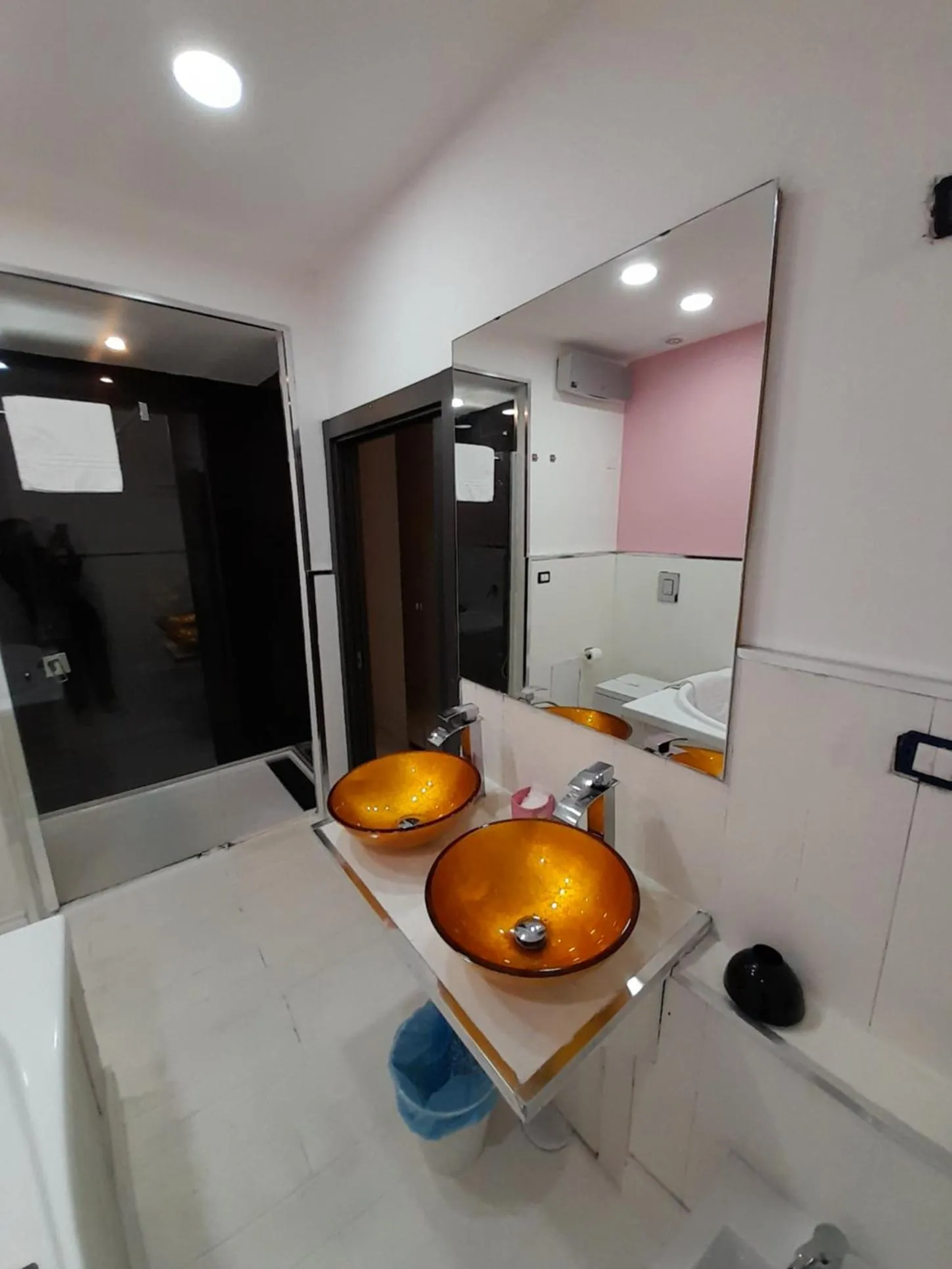 Bathroom in Tiffany & Babylon Luxury Stay