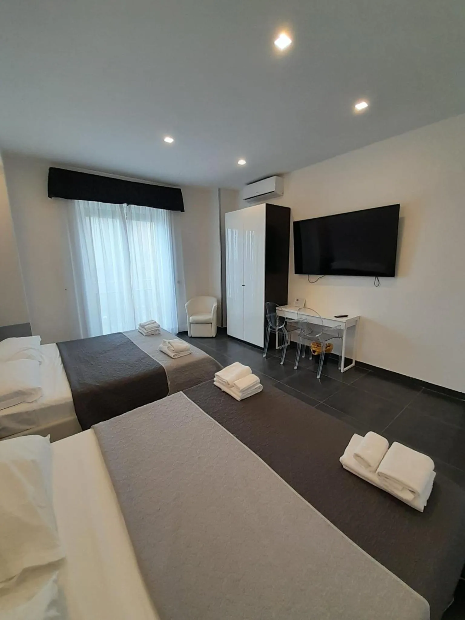 Photo of the whole room, Bed in Tiffany & Babylon Luxury Stay