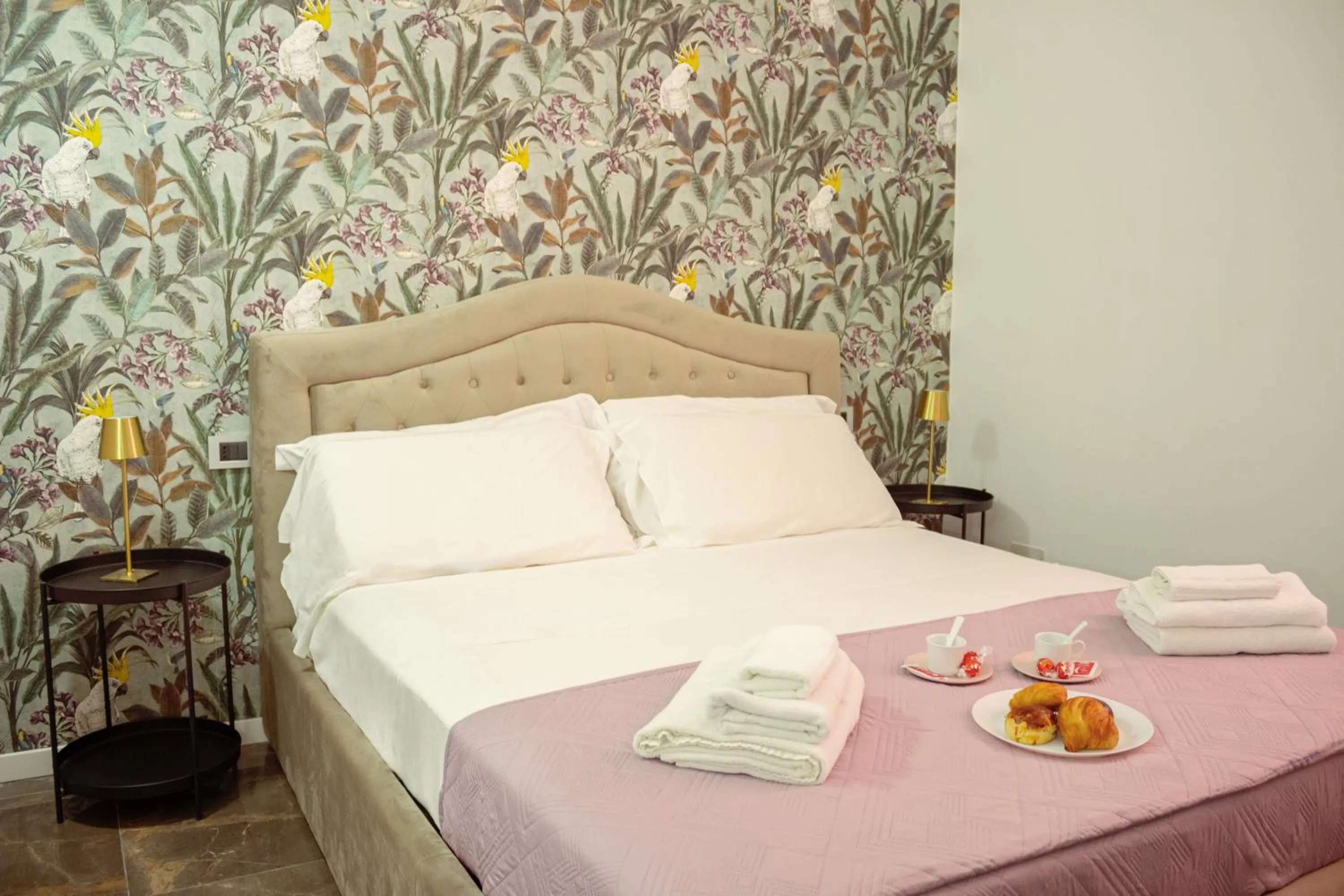 Bed in Tiffany & Babylon Luxury Stay