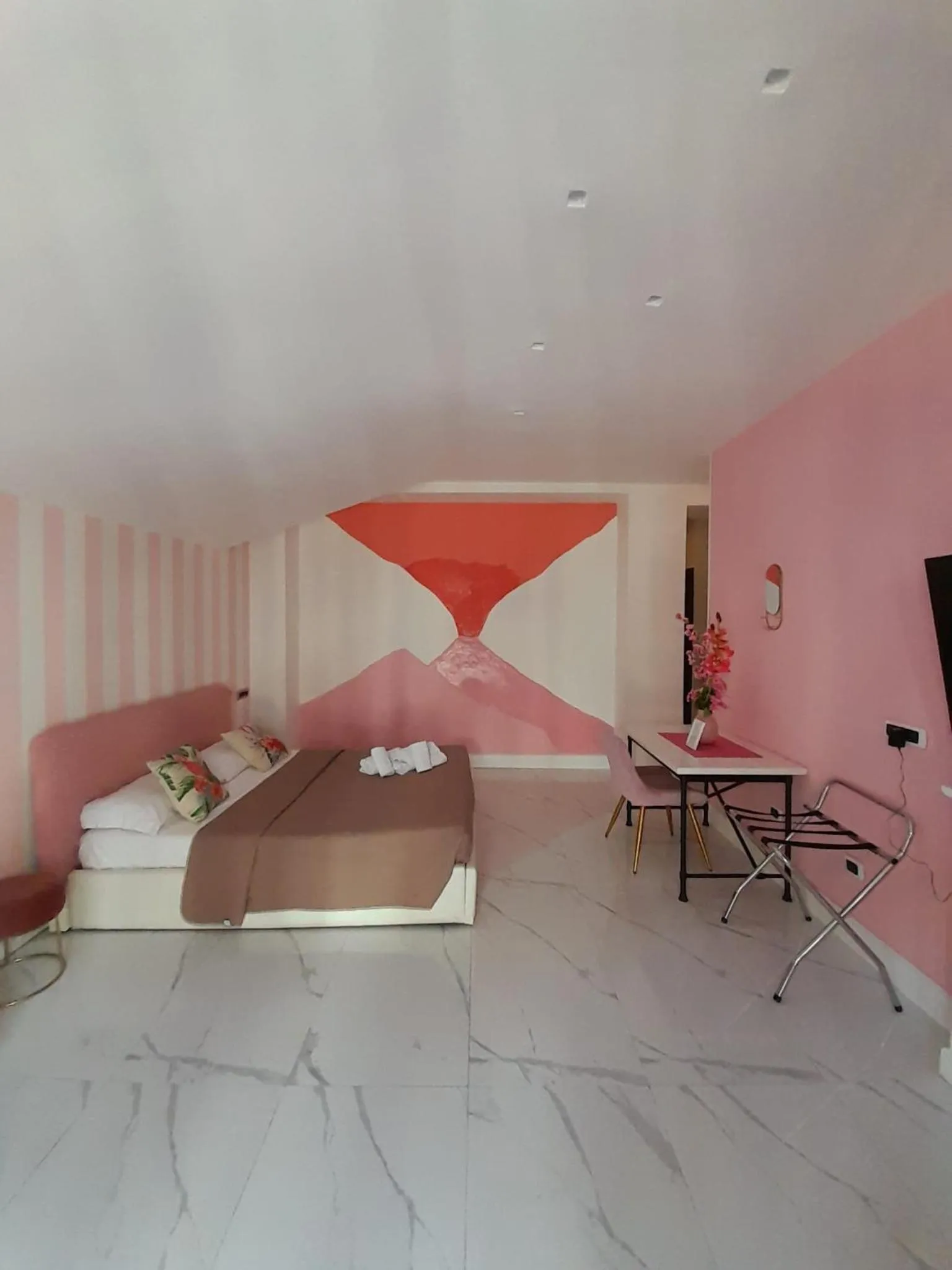 Photo of the whole room, Bed in Tiffany & Babylon Luxury Stay