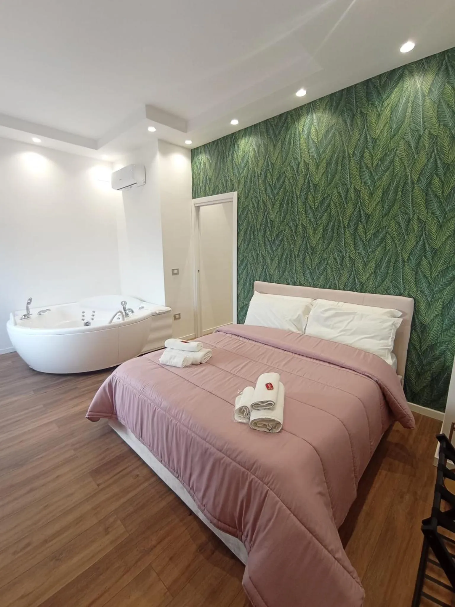 Bedroom, Bed in Tiffany & Babylon Luxury Stay