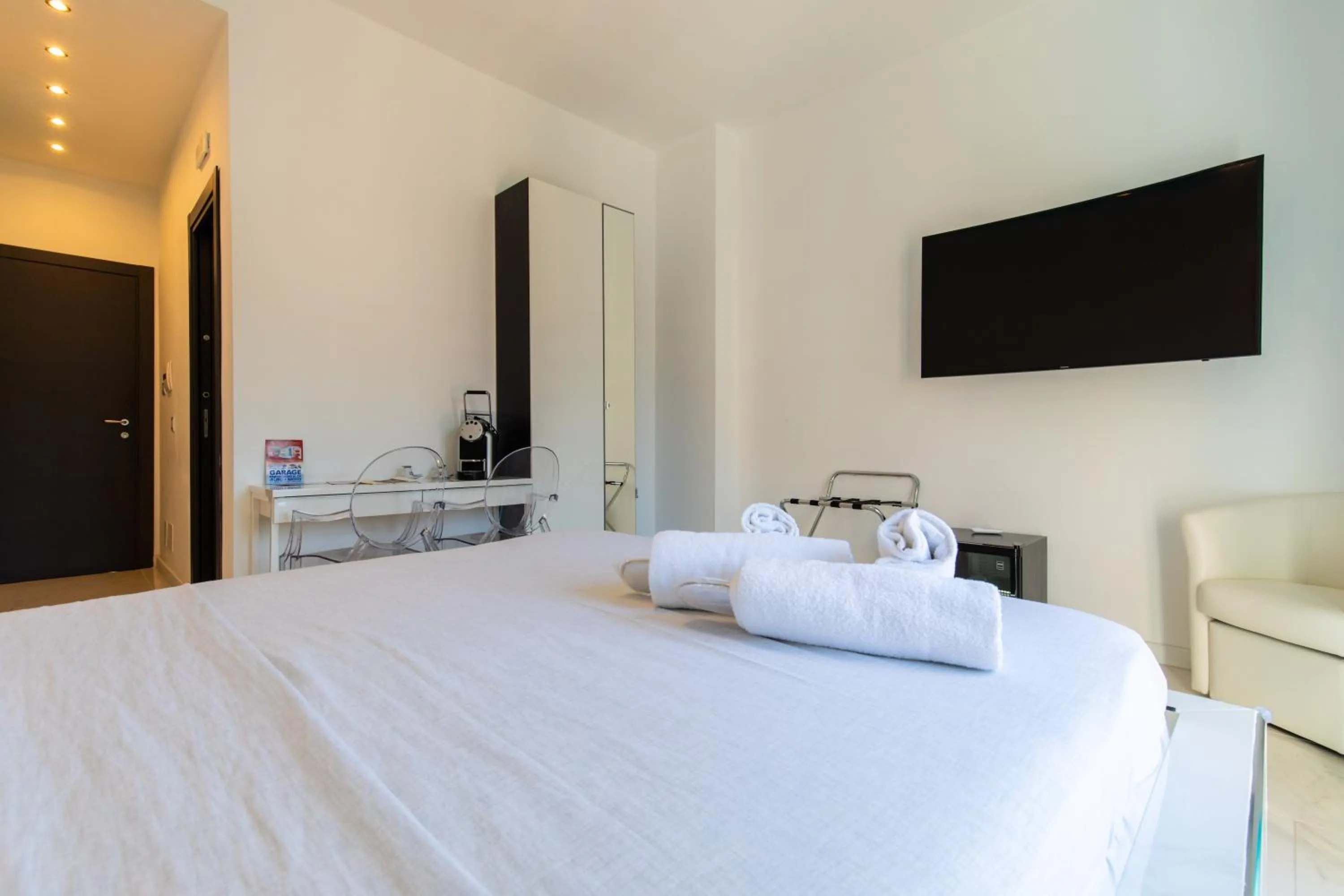 Bedroom, Bed in Tiffany & Babylon Luxury Stay