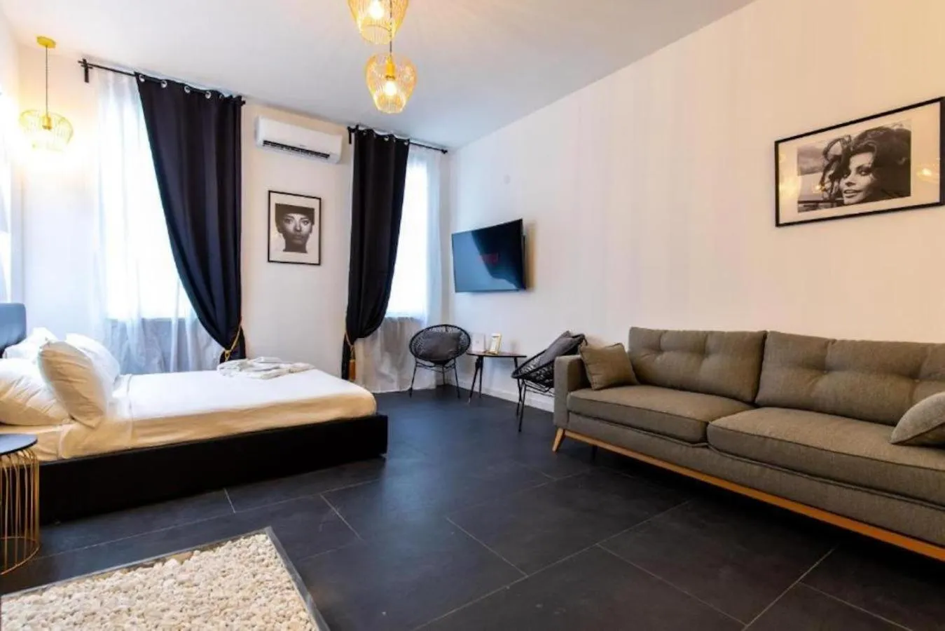 Communal lounge/ TV room, Bed in Tiffany & Babylon Luxury Stay