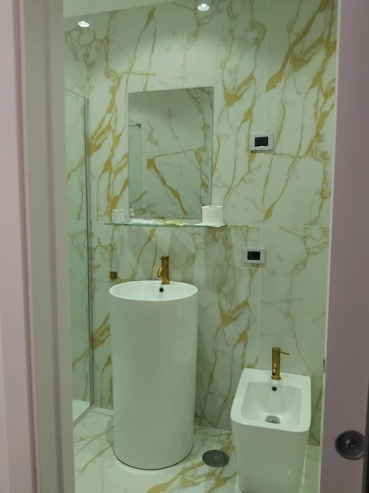 Bathroom in Tiffany & Babylon Luxury Stay