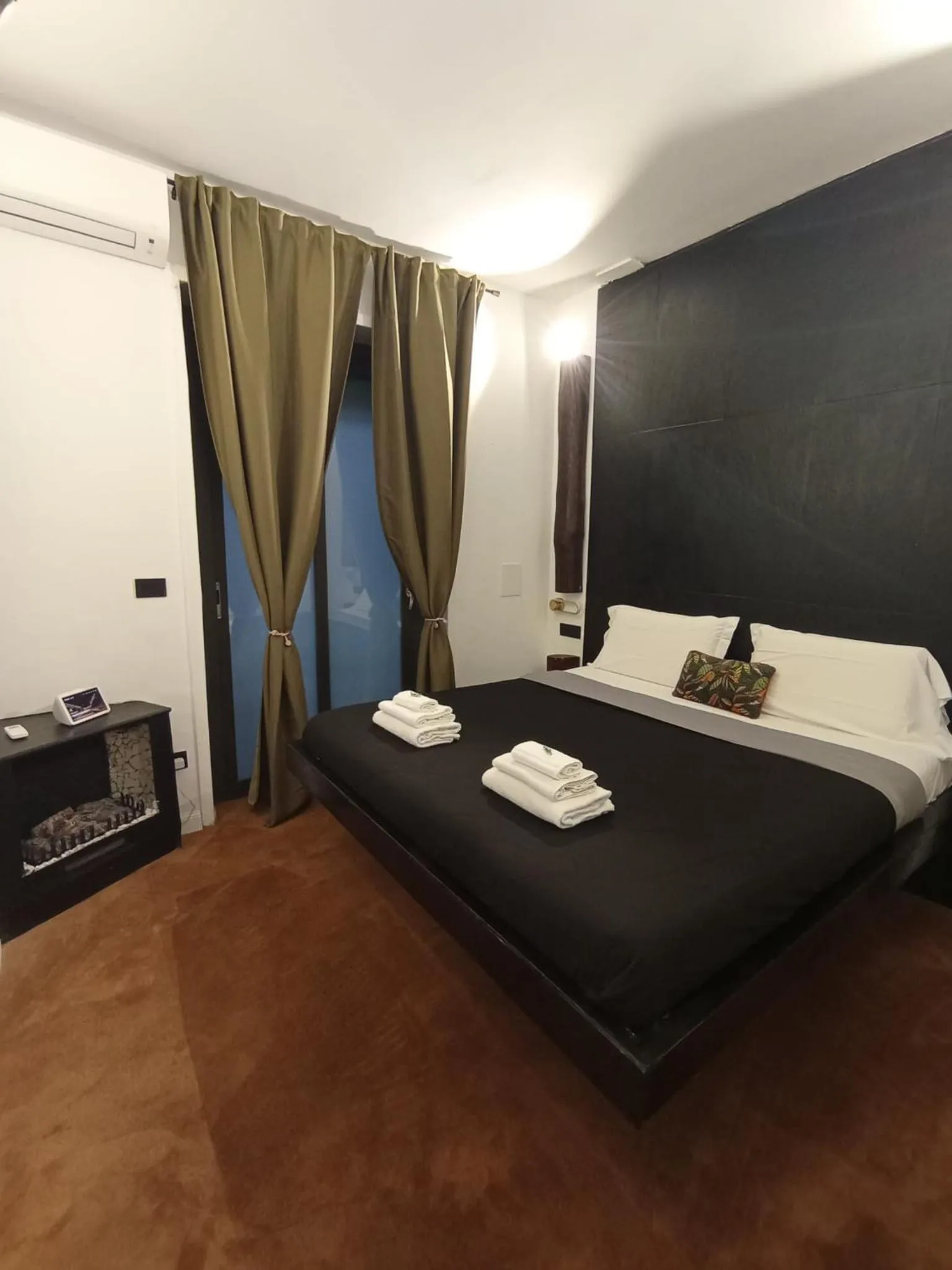 Bedroom, Bed in Tiffany & Babylon Luxury Stay