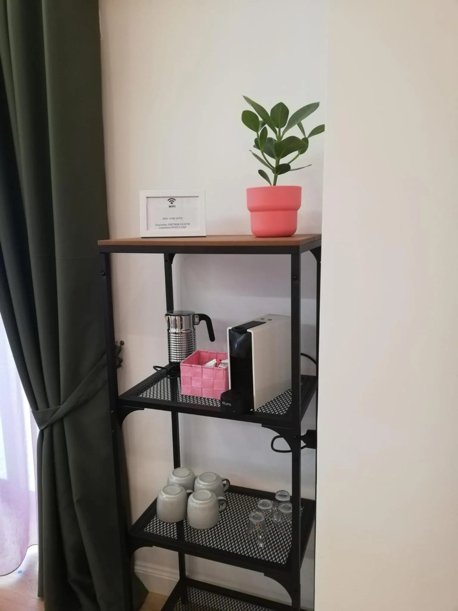 Decorative detail in Tiffany & Babylon Luxury Stay