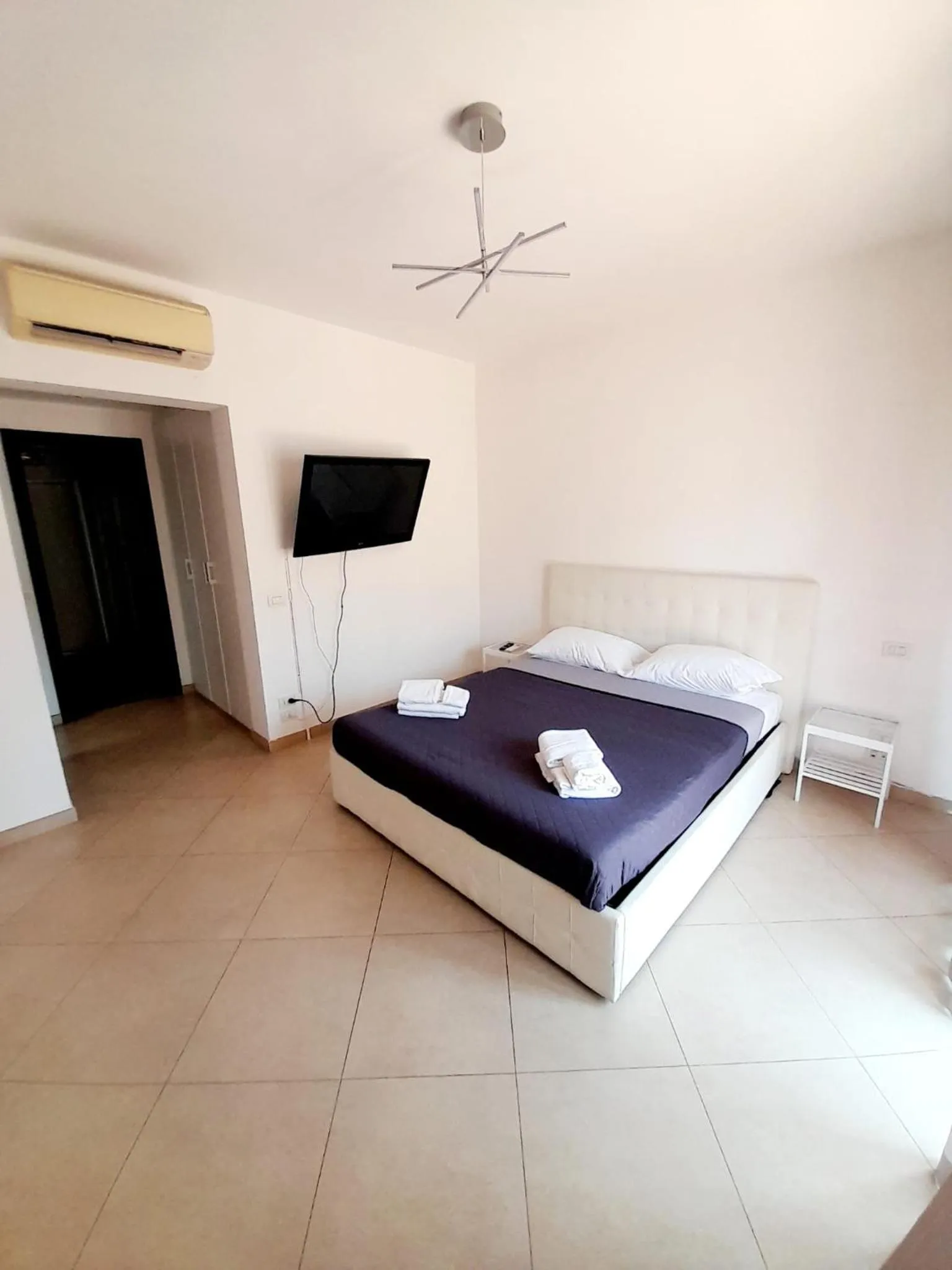 Bedroom, Bed in Tiffany & Babylon Luxury Stay