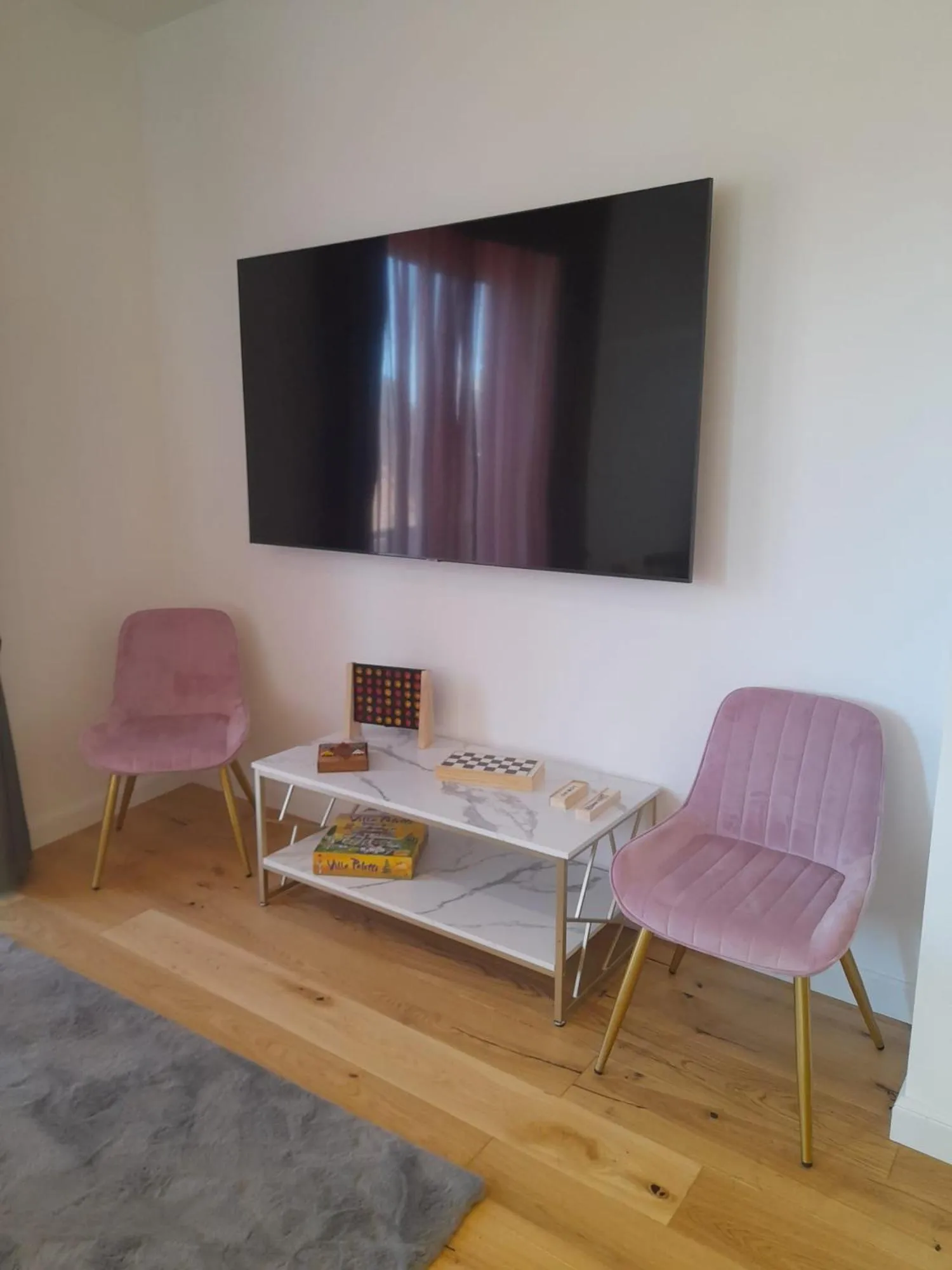 TV and multimedia in Tiffany & Babylon Luxury Stay