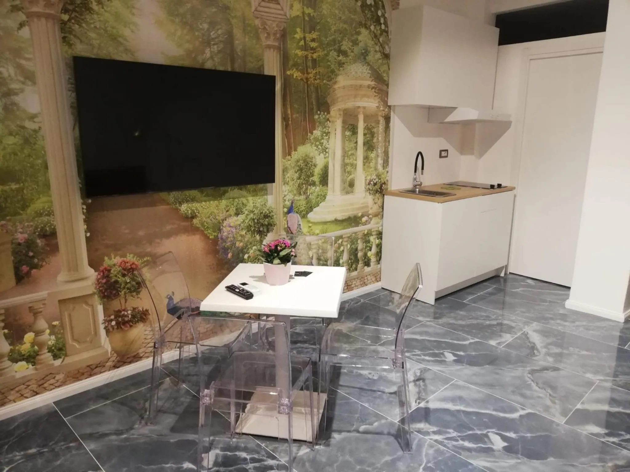 Kitchen or kitchenette in Tiffany & Babylon Luxury Stay