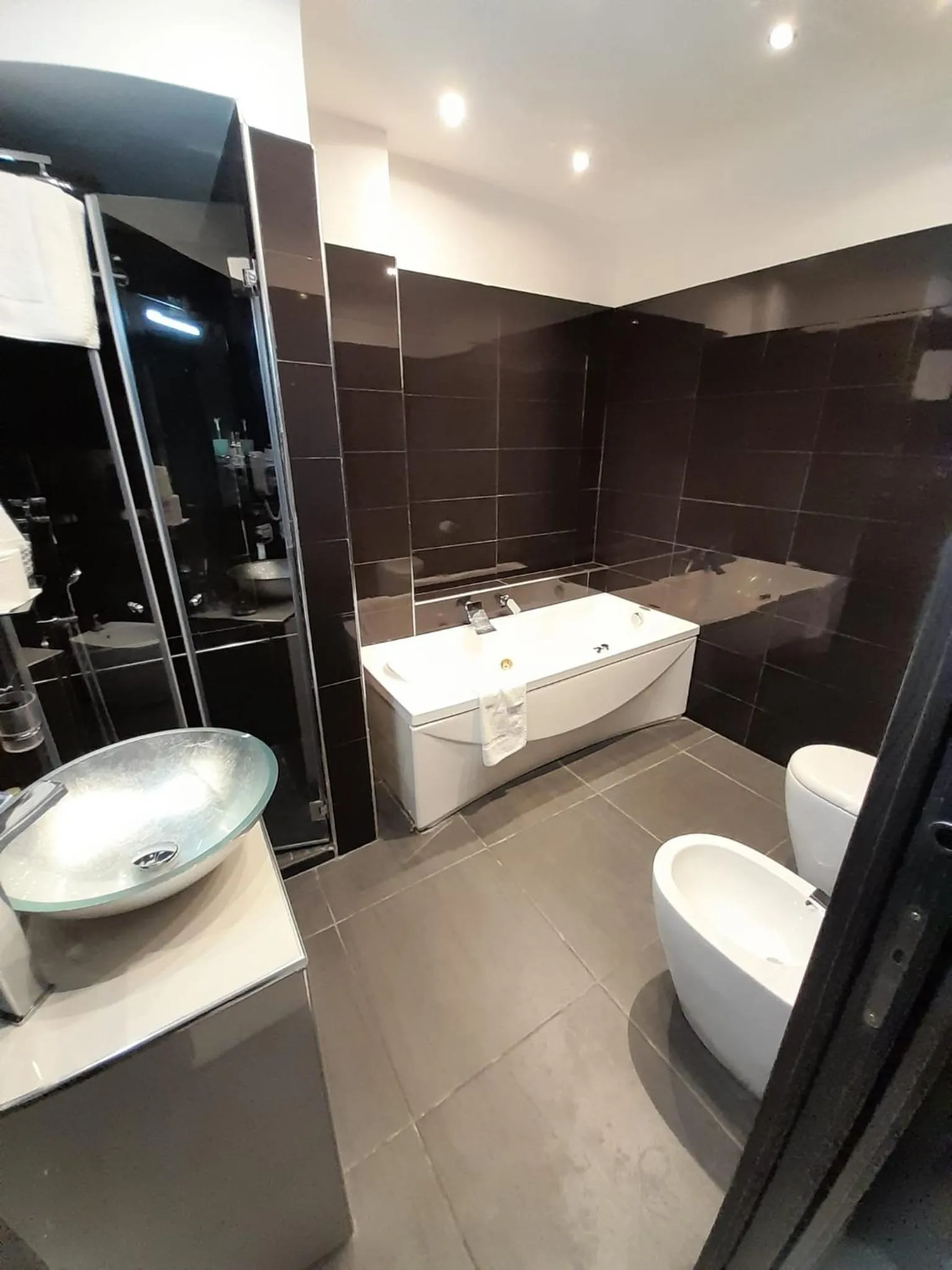 Bathroom in Tiffany & Babylon Luxury Stay