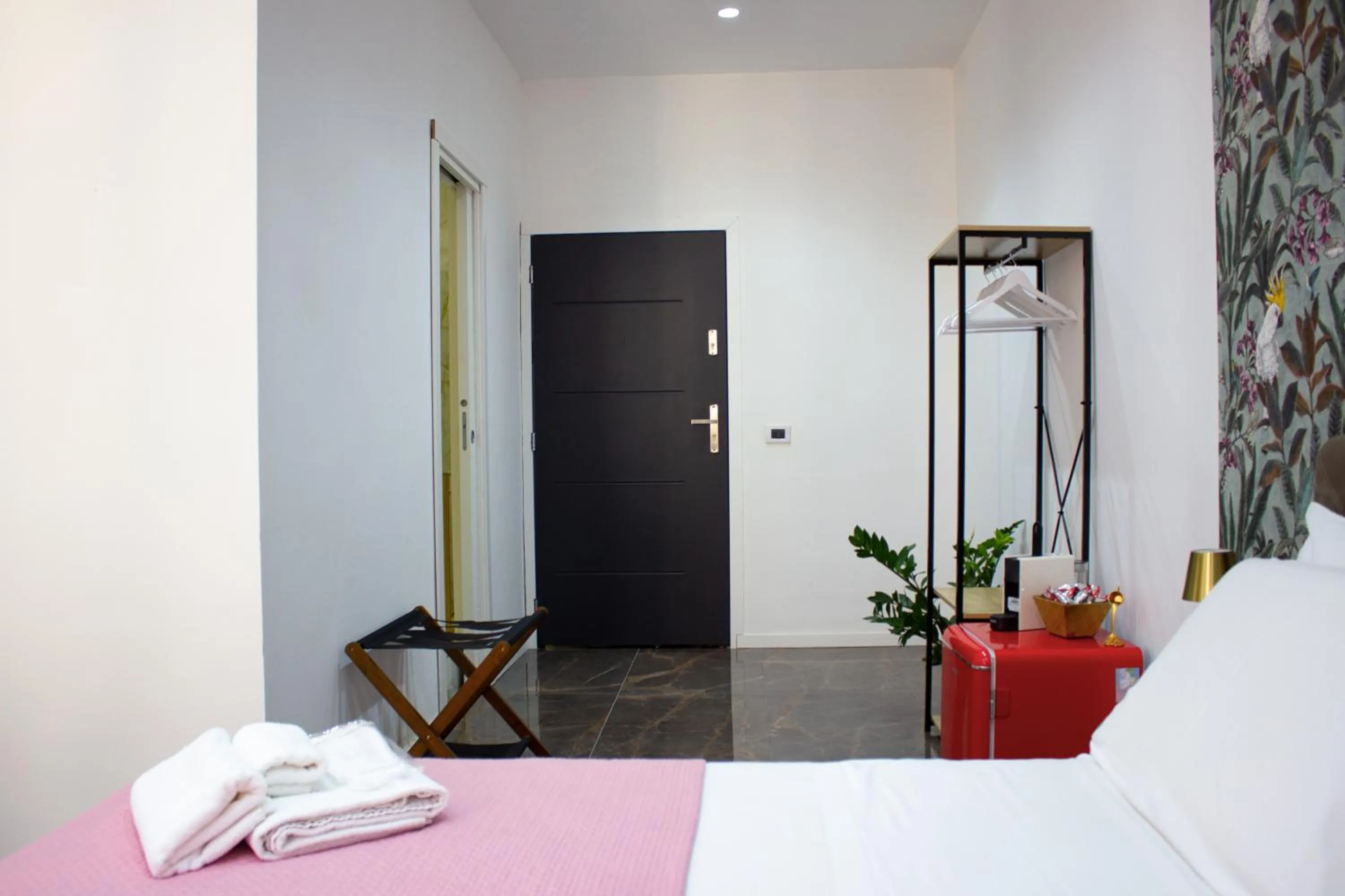 Photo of the whole room, Bed in Tiffany & Babylon Luxury Stay