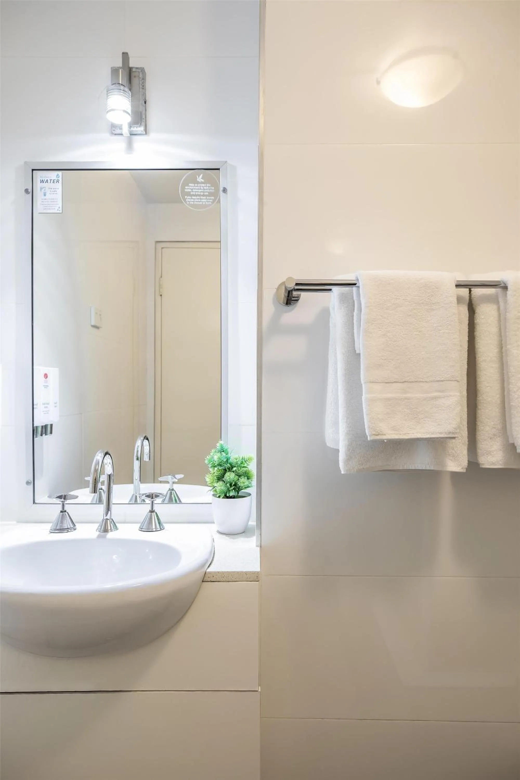 Bathroom in Metro Hotel Miranda