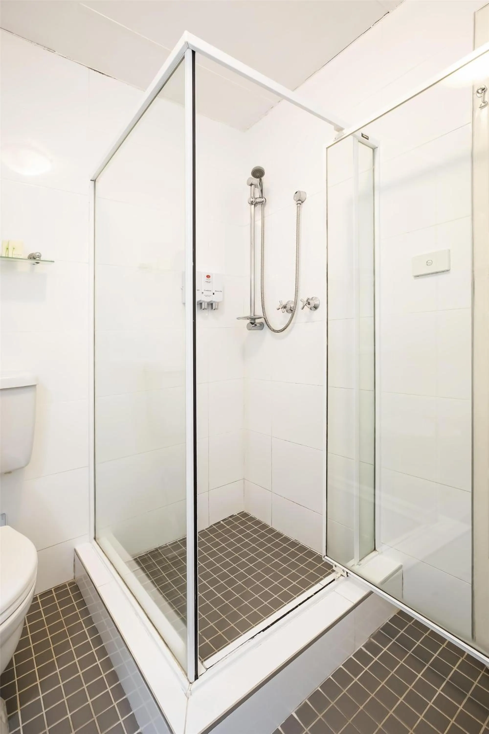 Bathroom in Metro Hotel Miranda