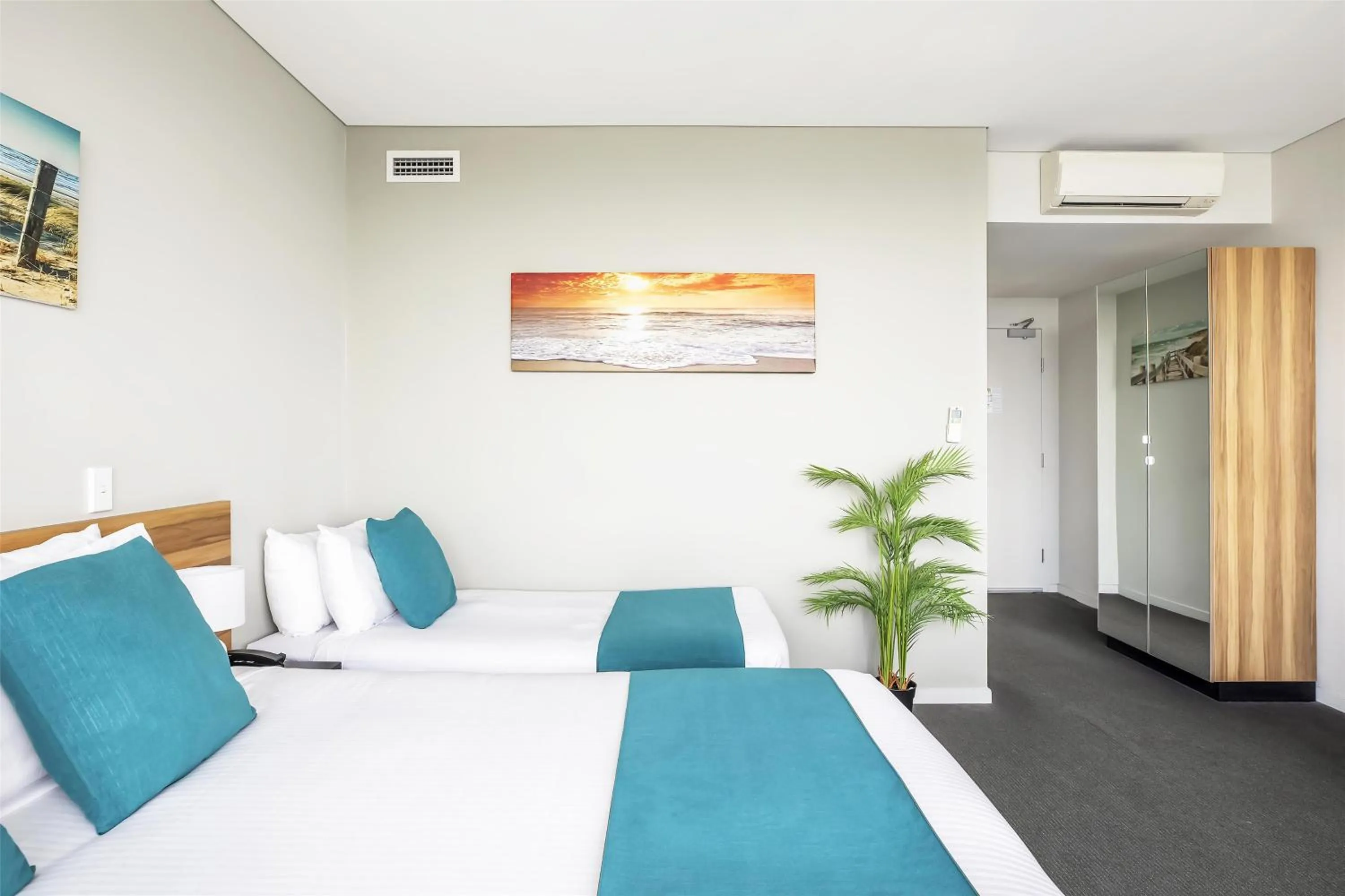 Bed in Metro Hotel Miranda