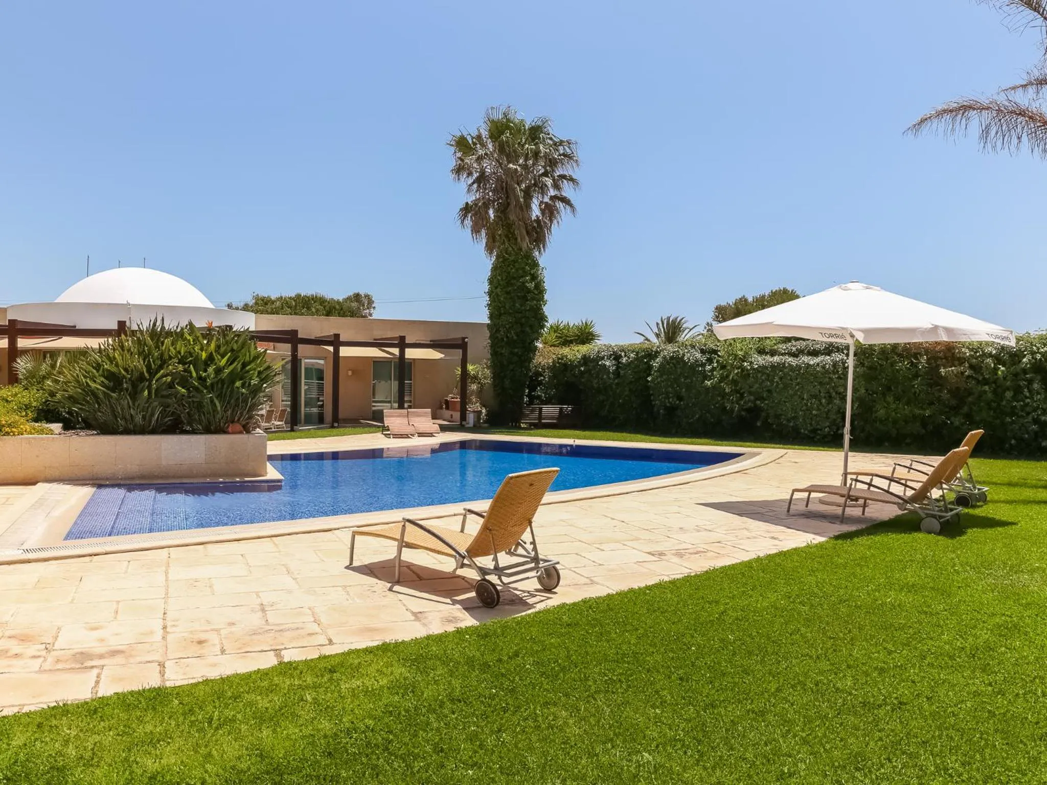 Swimming pool in Pontalaia Apartamentos Turísticos
