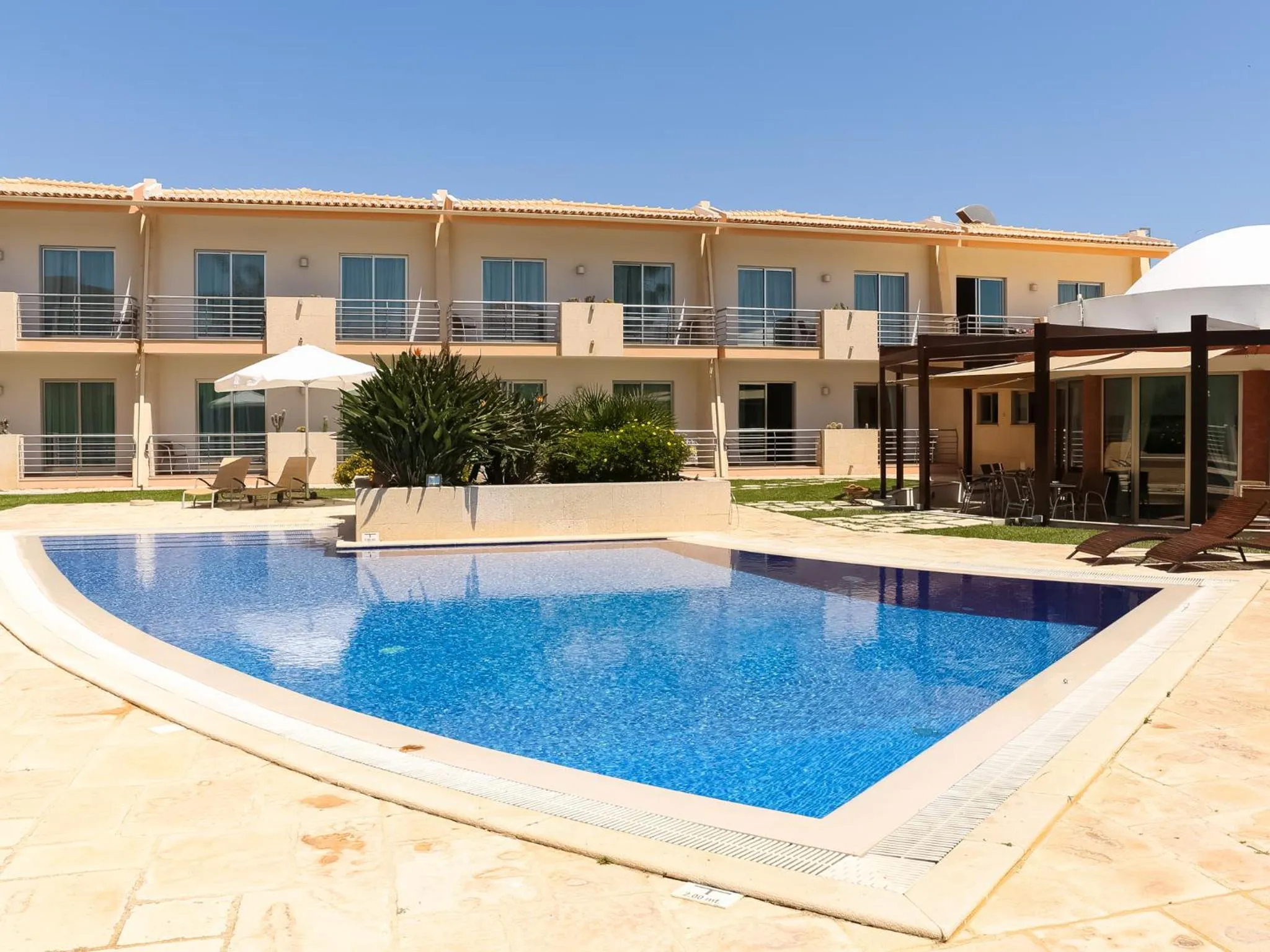 Swimming pool in Pontalaia Apartamentos Turísticos