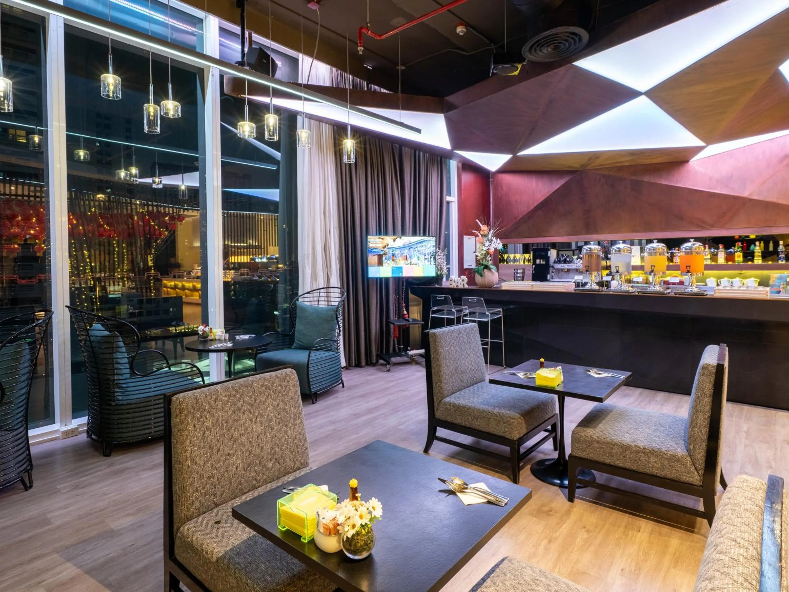 Restaurant/places to eat in VELA Dhi GLOW Pratunam