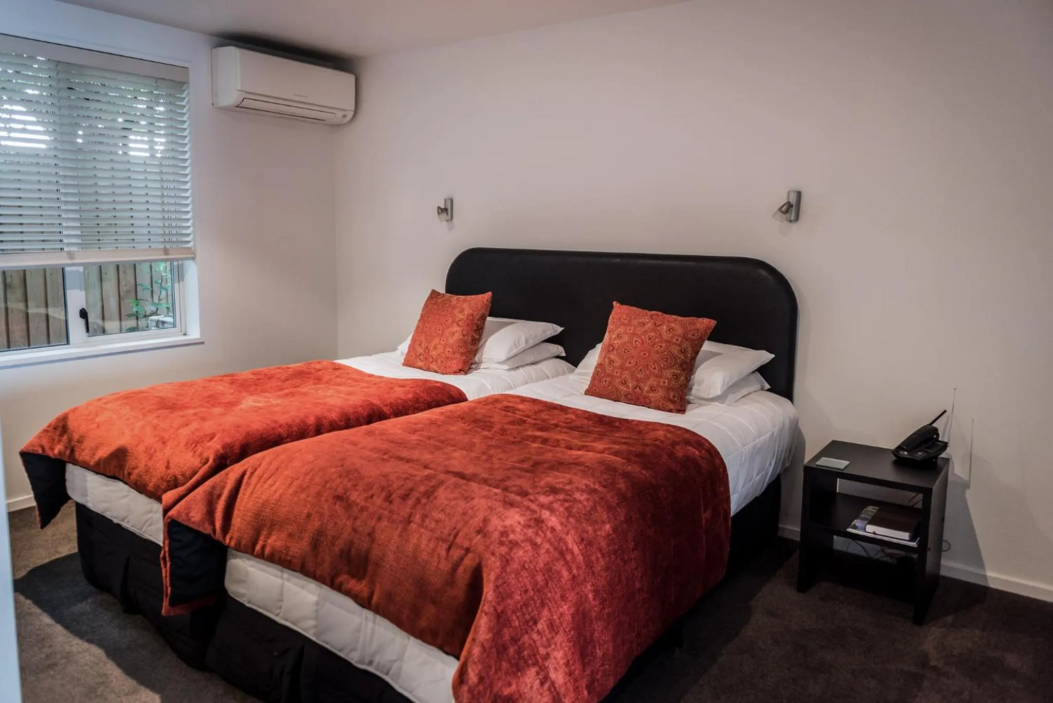 Bedroom, Bed in The Grange Motel