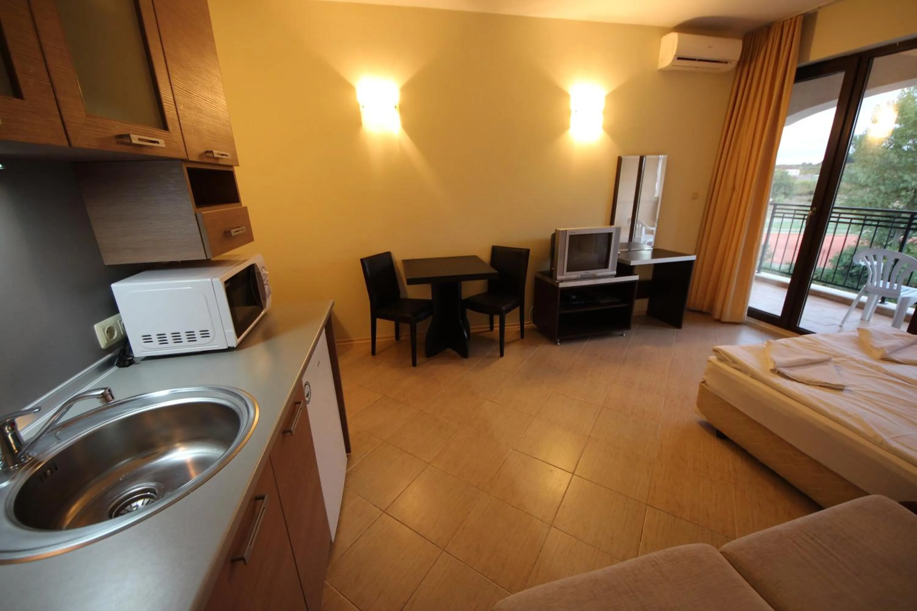 Kitchen or kitchenette in Menada Nestinarka Apartments