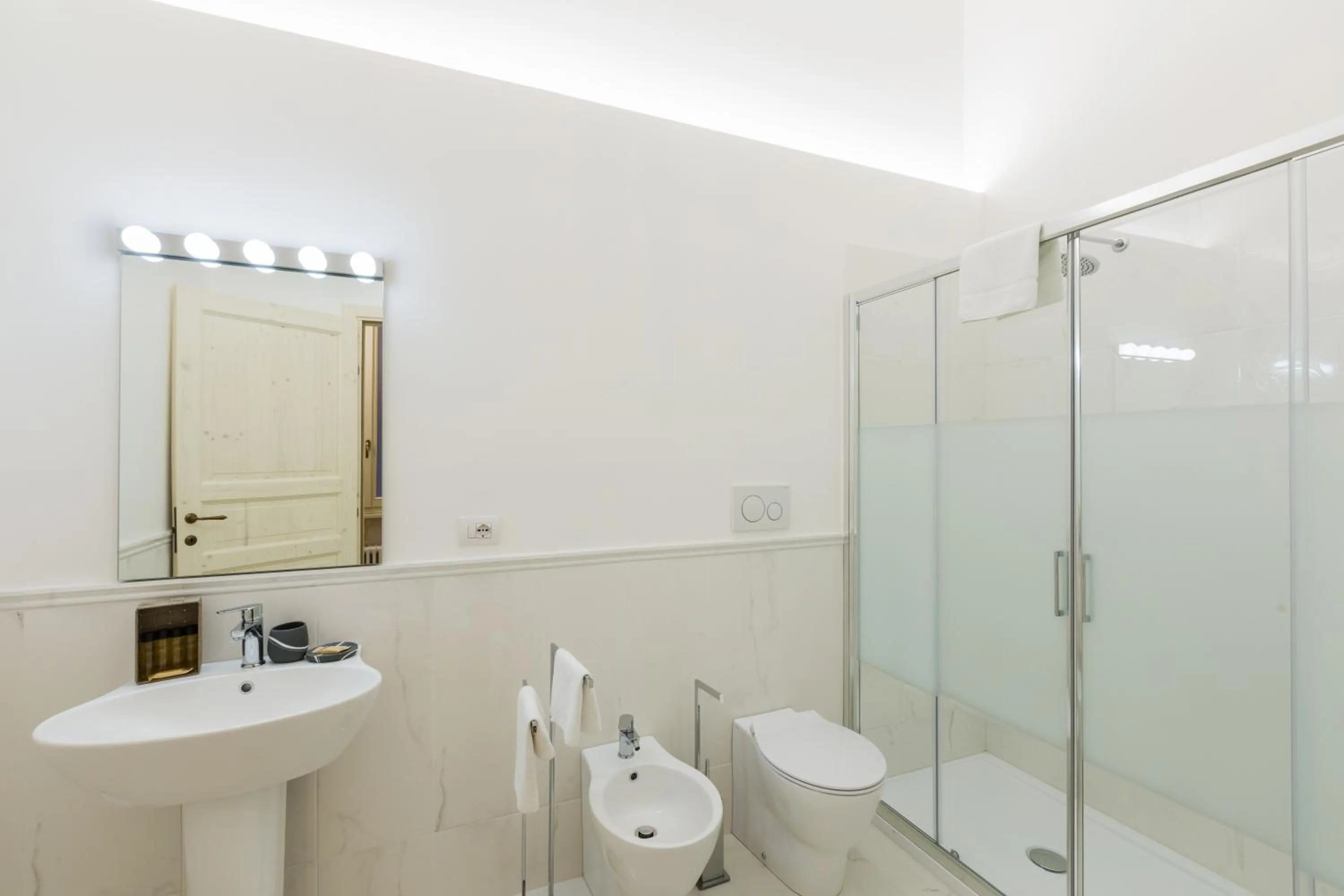 Shower in VRooms All'Angolo Del Duomo