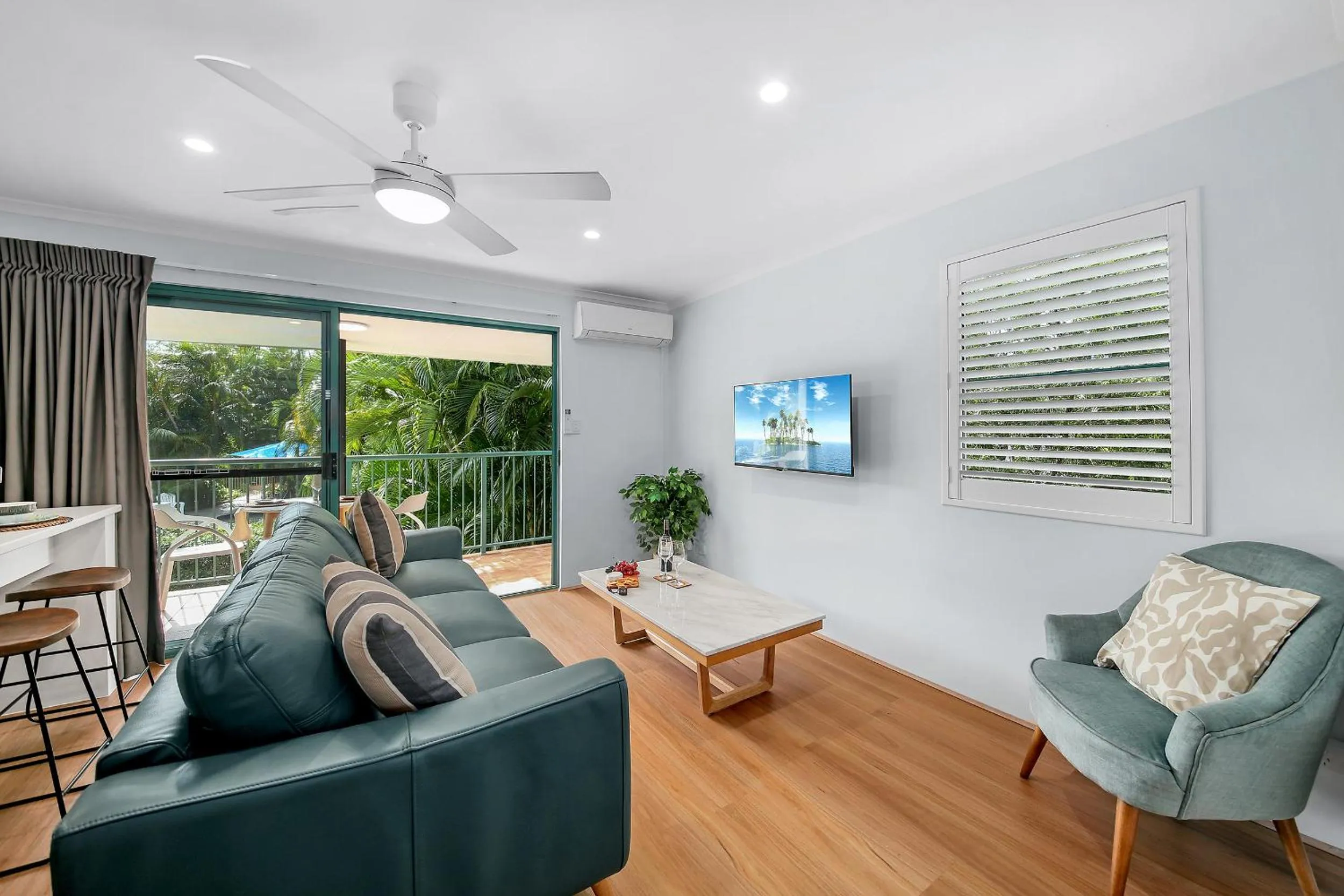TV and multimedia in Chez Noosa Holiday Apartments